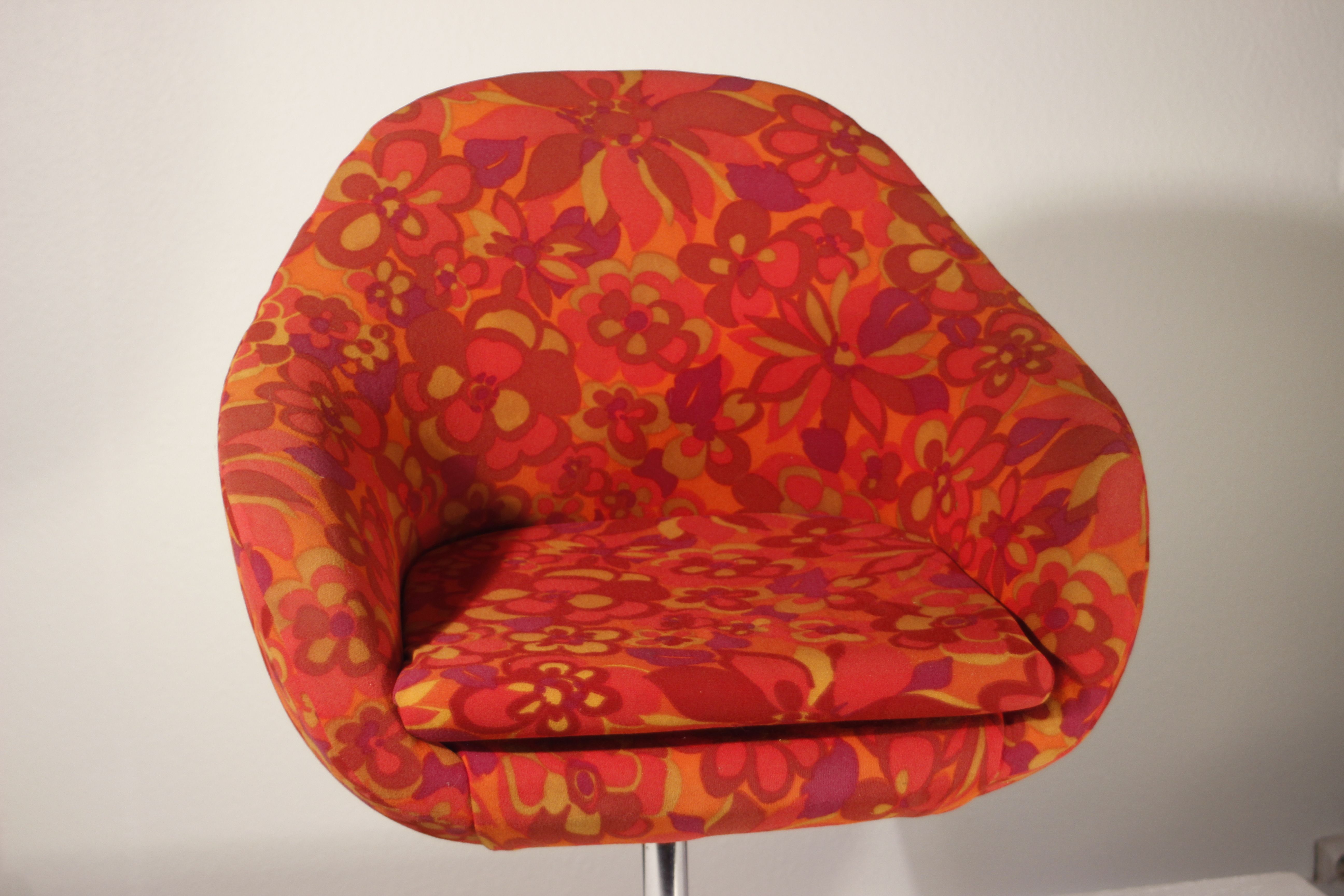 Vintage hull chair, multi-coloured floral fabric, Germany 1970s