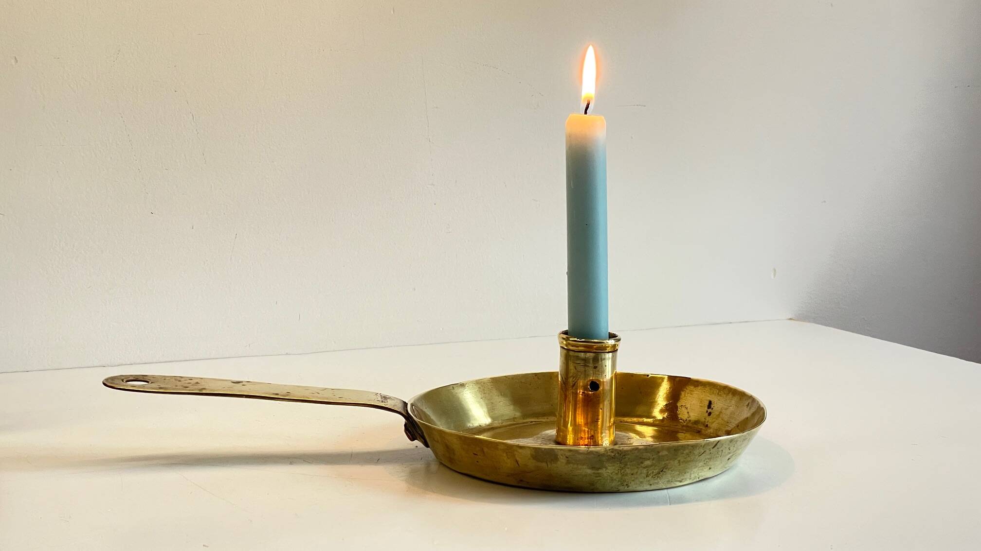 LOW HAND BRASS CANDLESTICK ANTIQUE