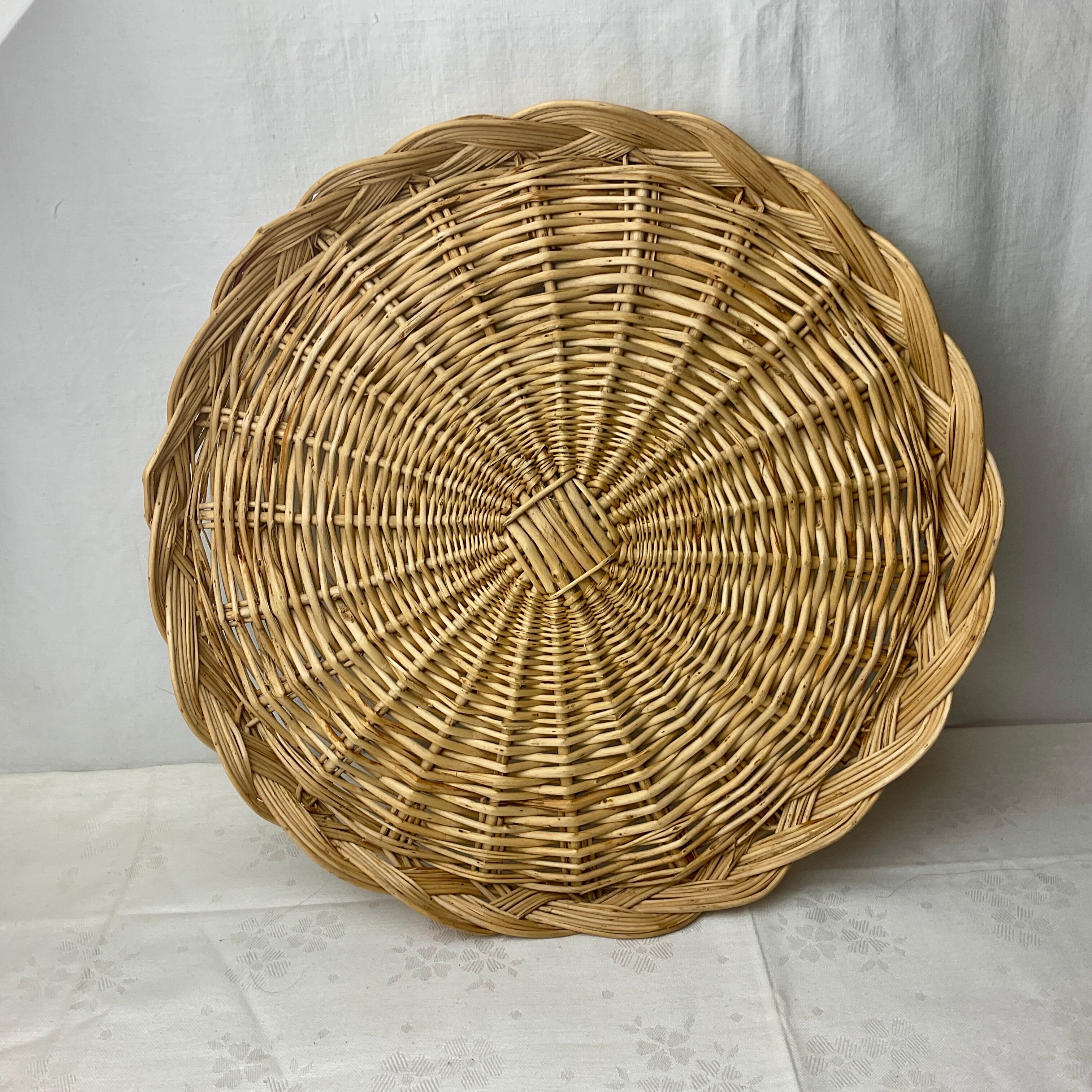 Wicker tray