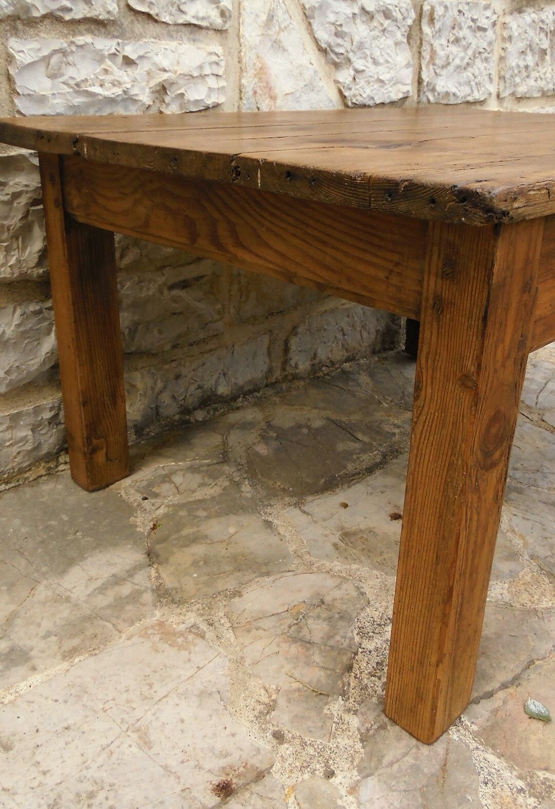 Ancienne table basse en bois avec tiroir central