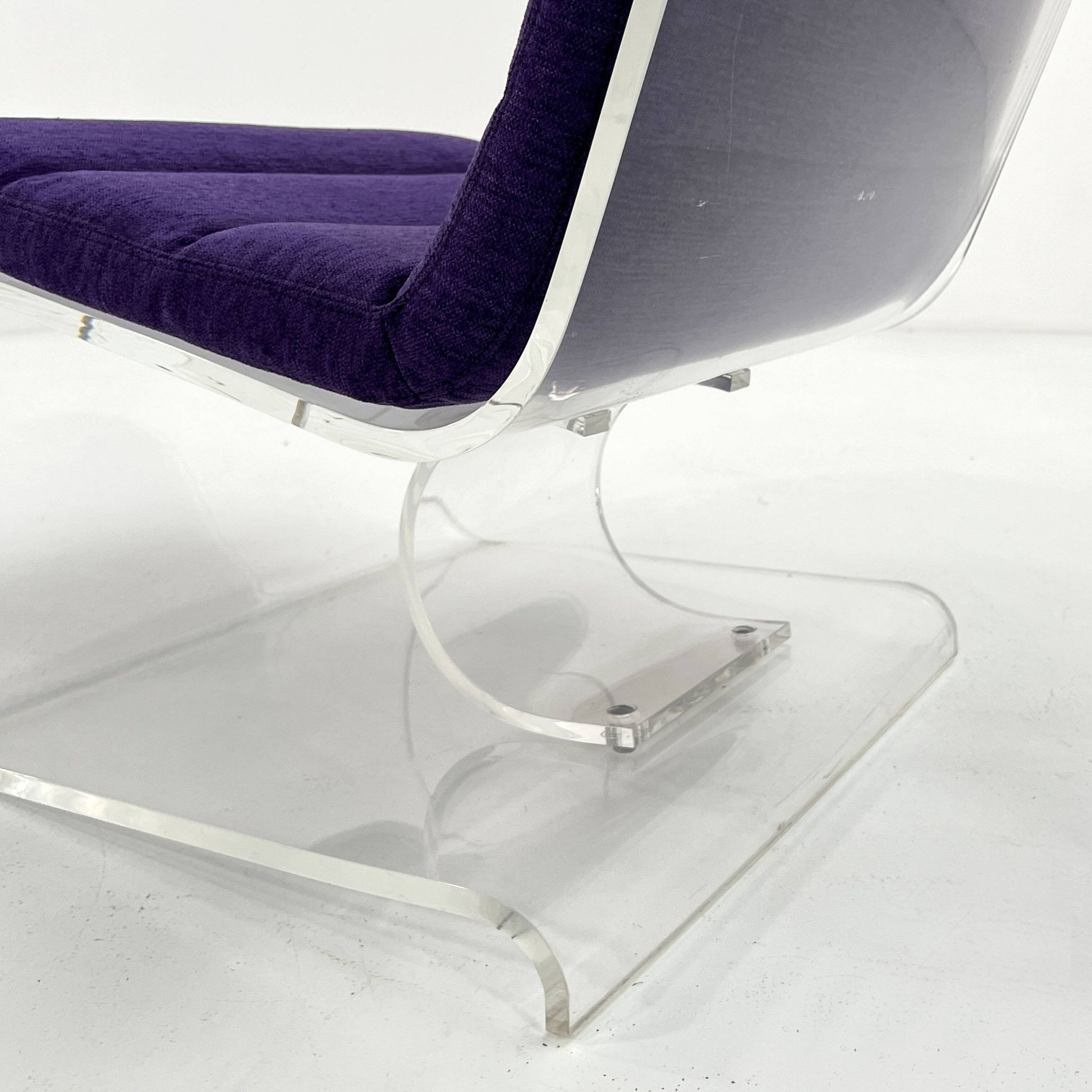 Fauteuil Space Age en plexiglas avec coussin mauve, 1970