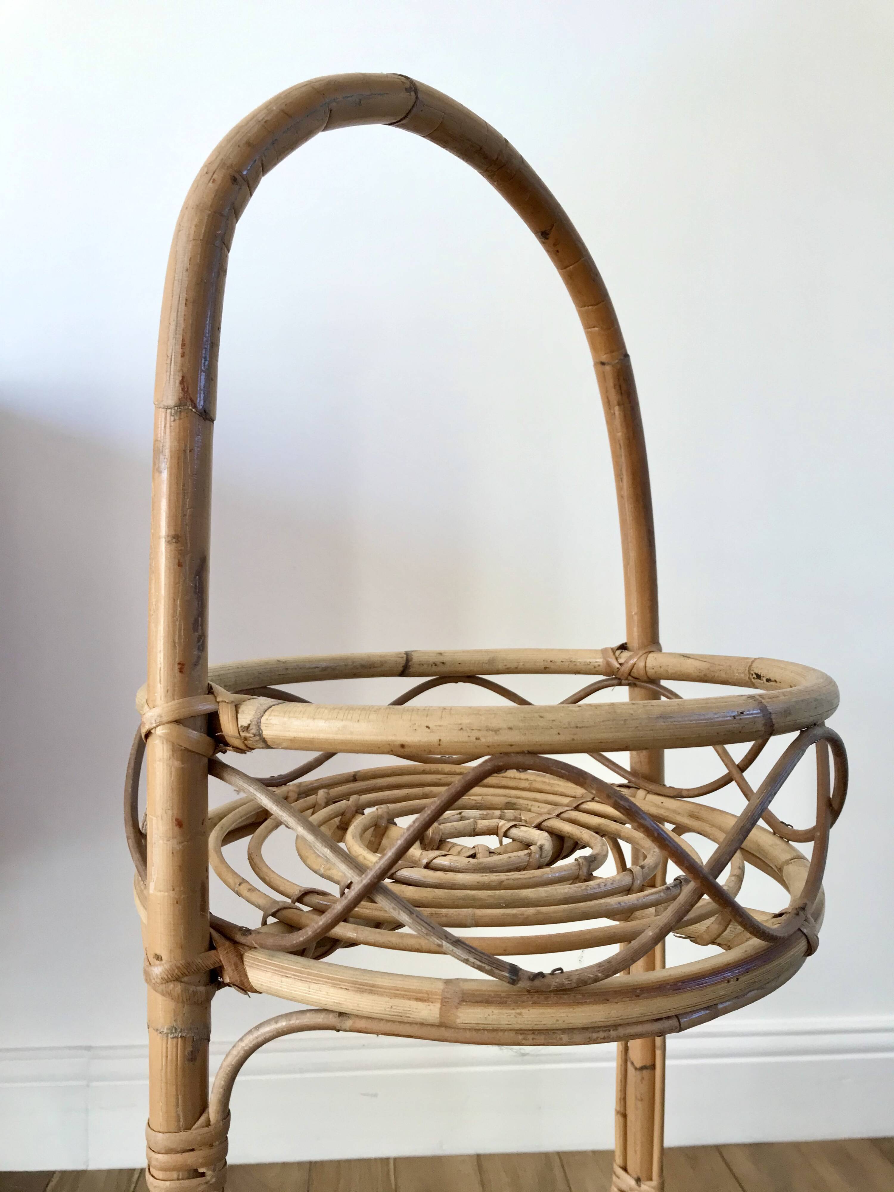 Superb rattan/bamboo bottle holder from the 60s-70s. In excellent condition.