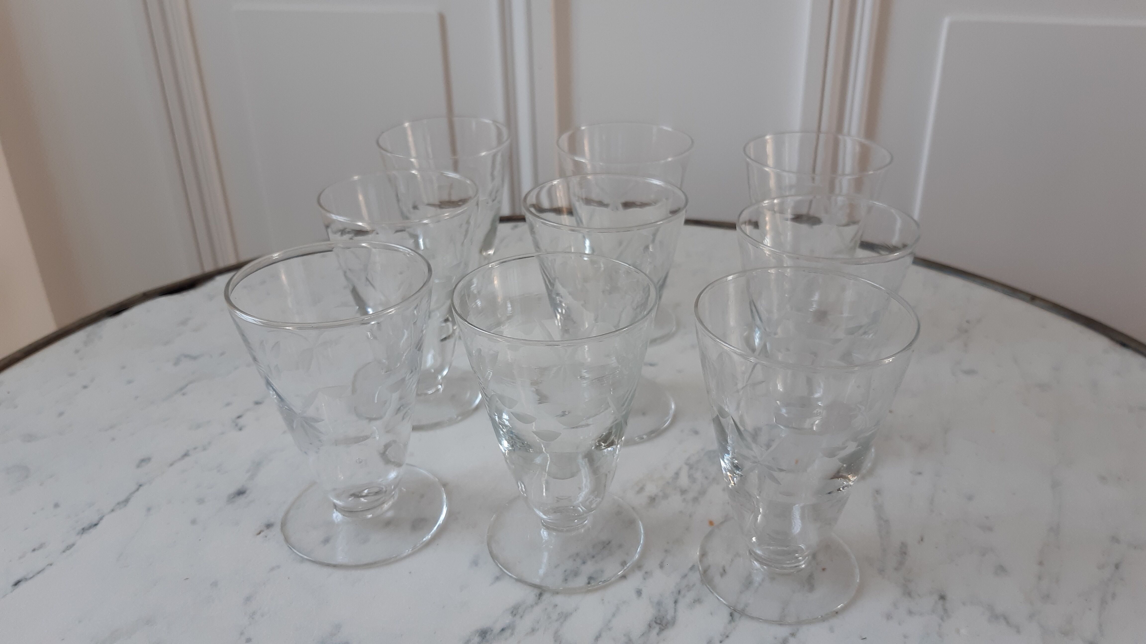 Set of 9 crystal wine glasses engraved 30s