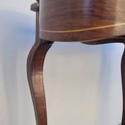 Table bureau de milieu de forme violonnée Napoléon iii 19ème en marqueterie