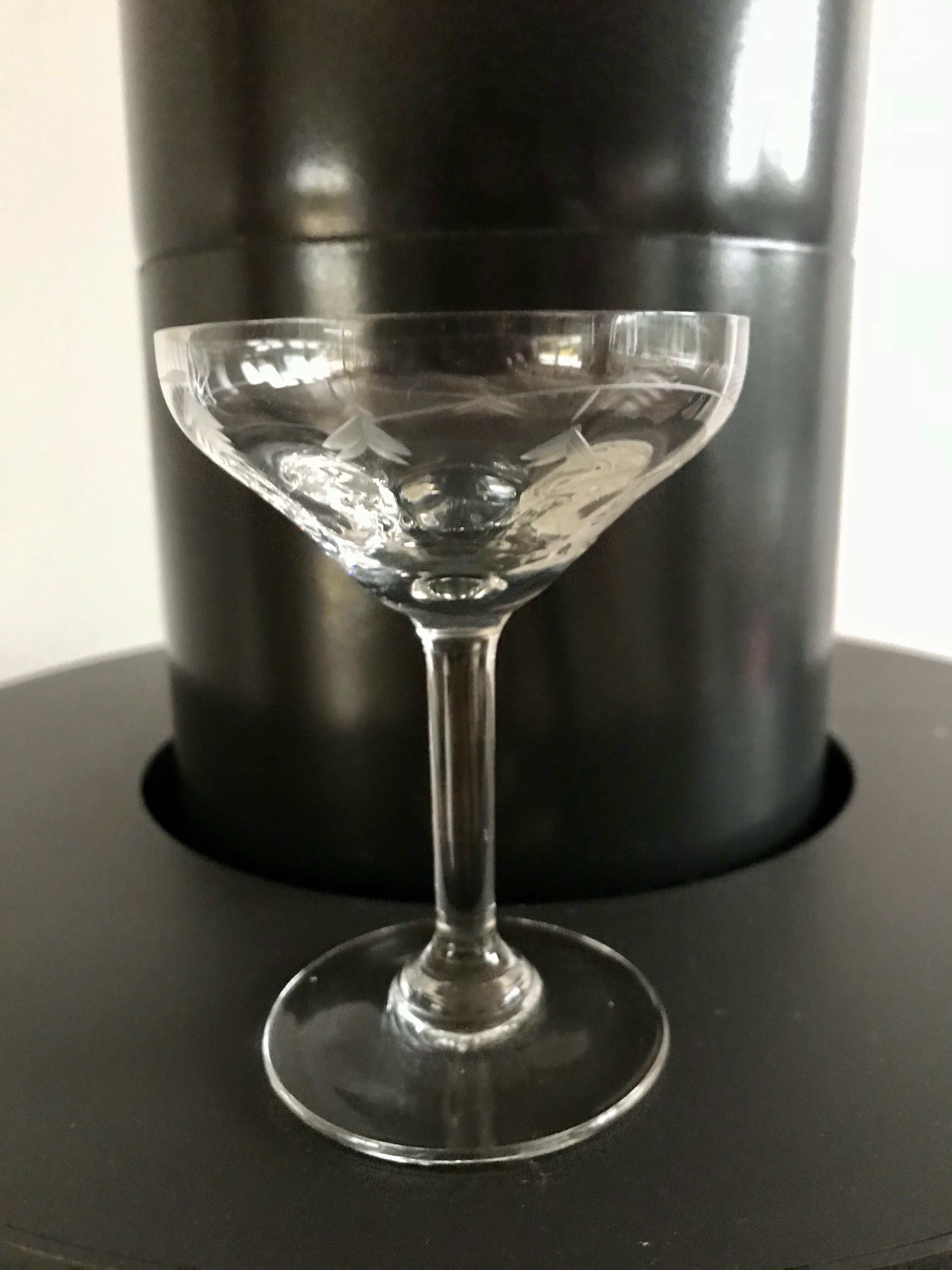 Set of 9 champagne coupettes engraved 40-50 years