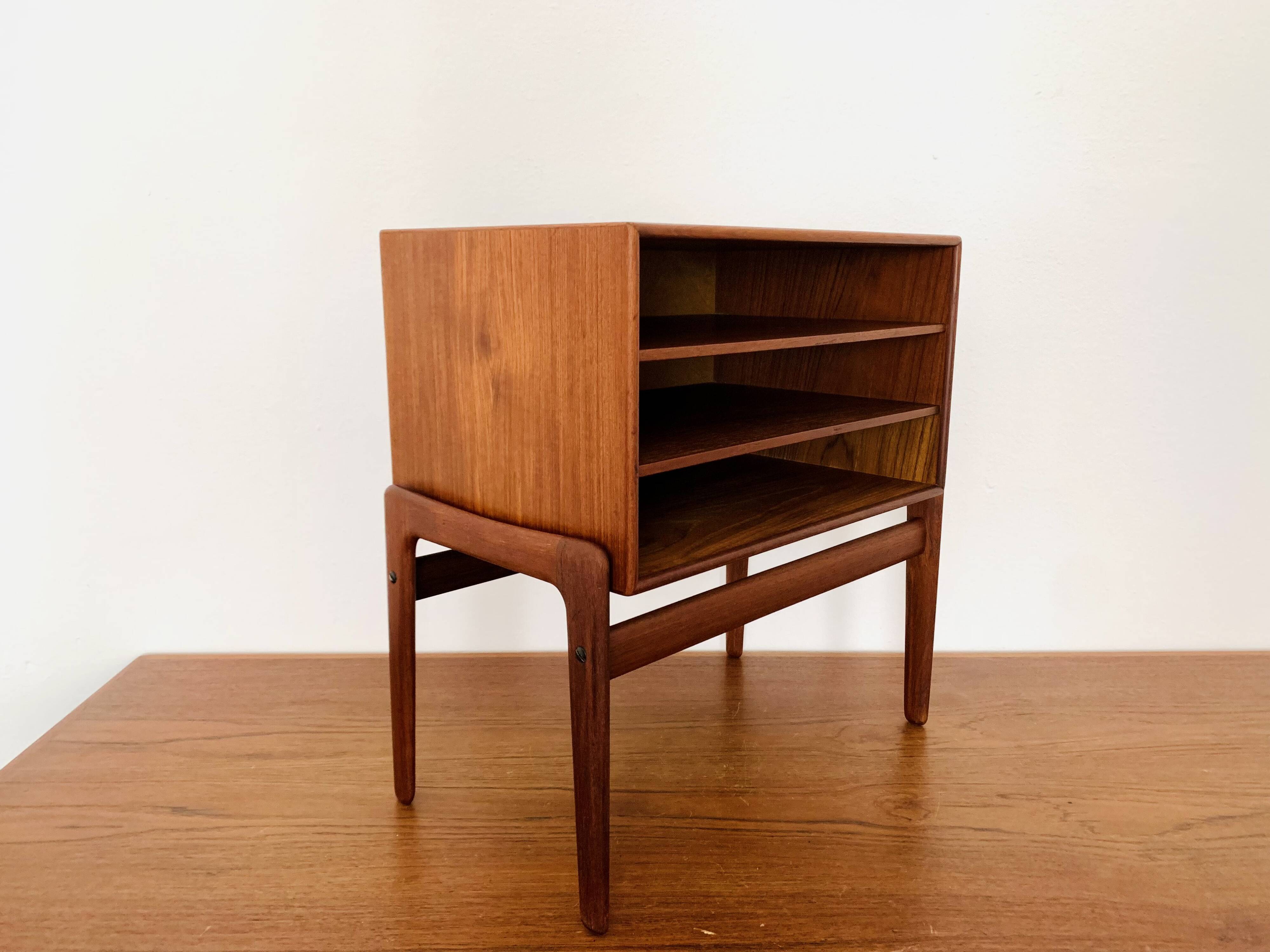 Table de chevet danoise en teck par Arne Vodder pour Vamo