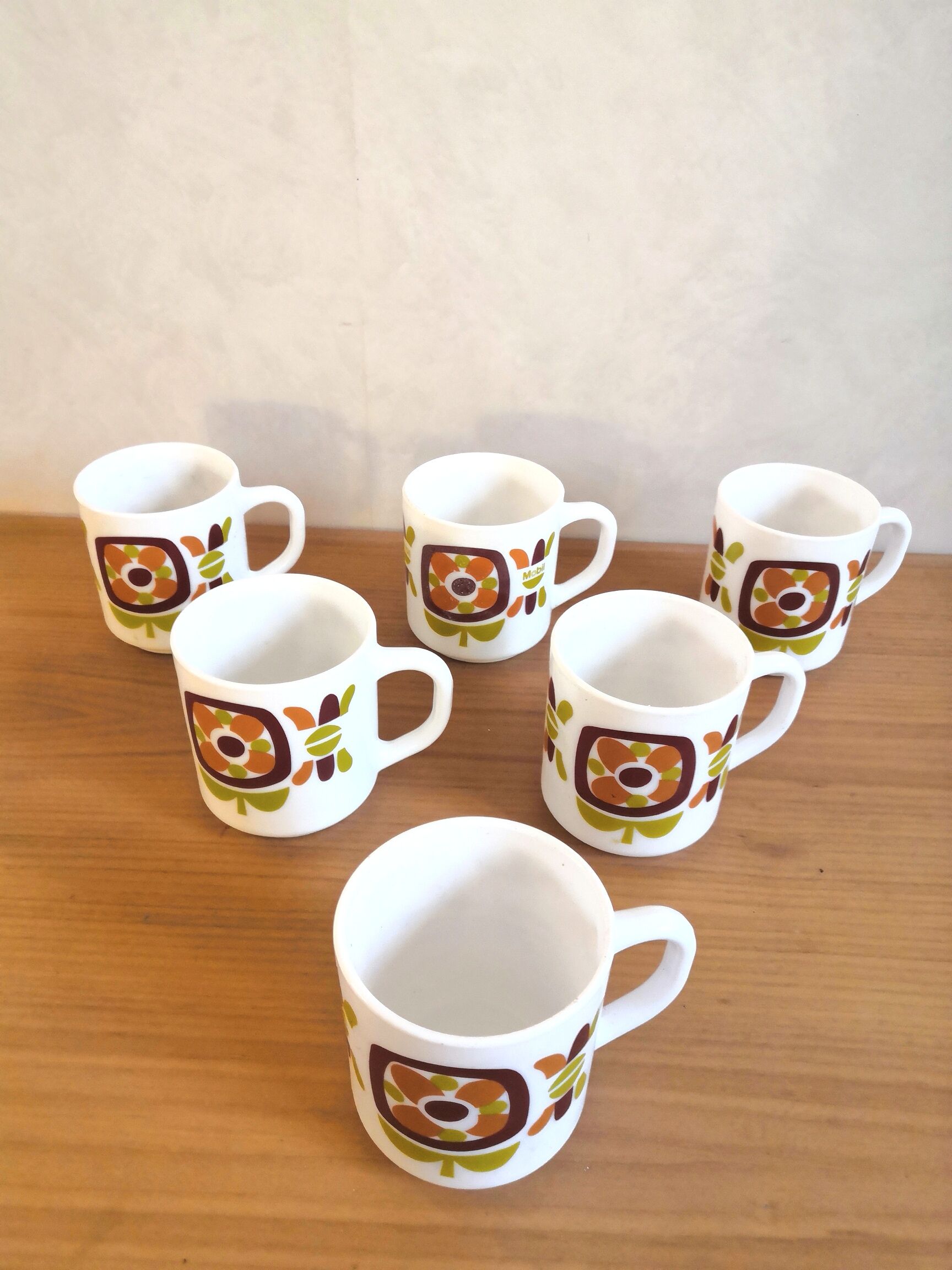 Series of 6 mugs design Mobil 70s