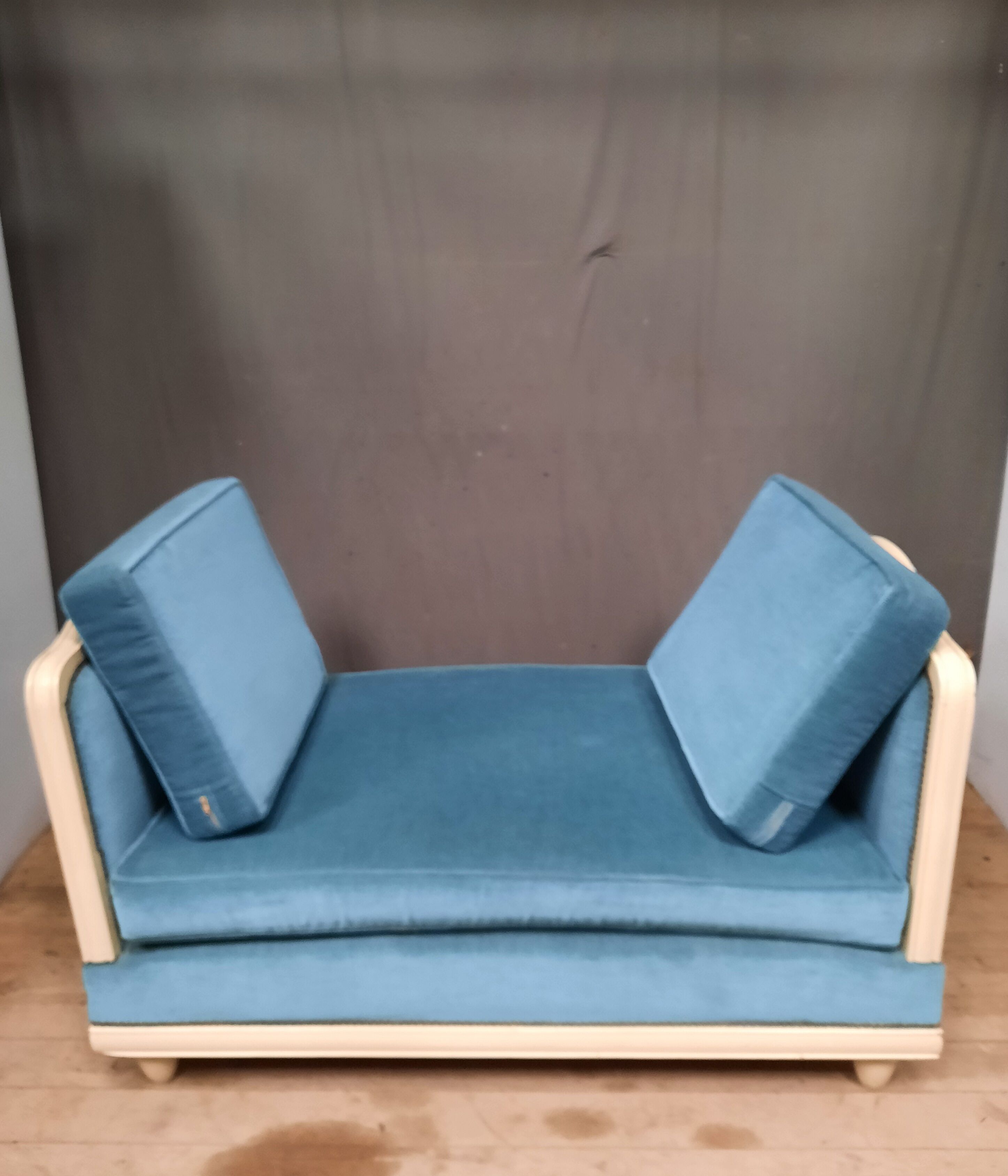 Convertible bench in the year 1950
