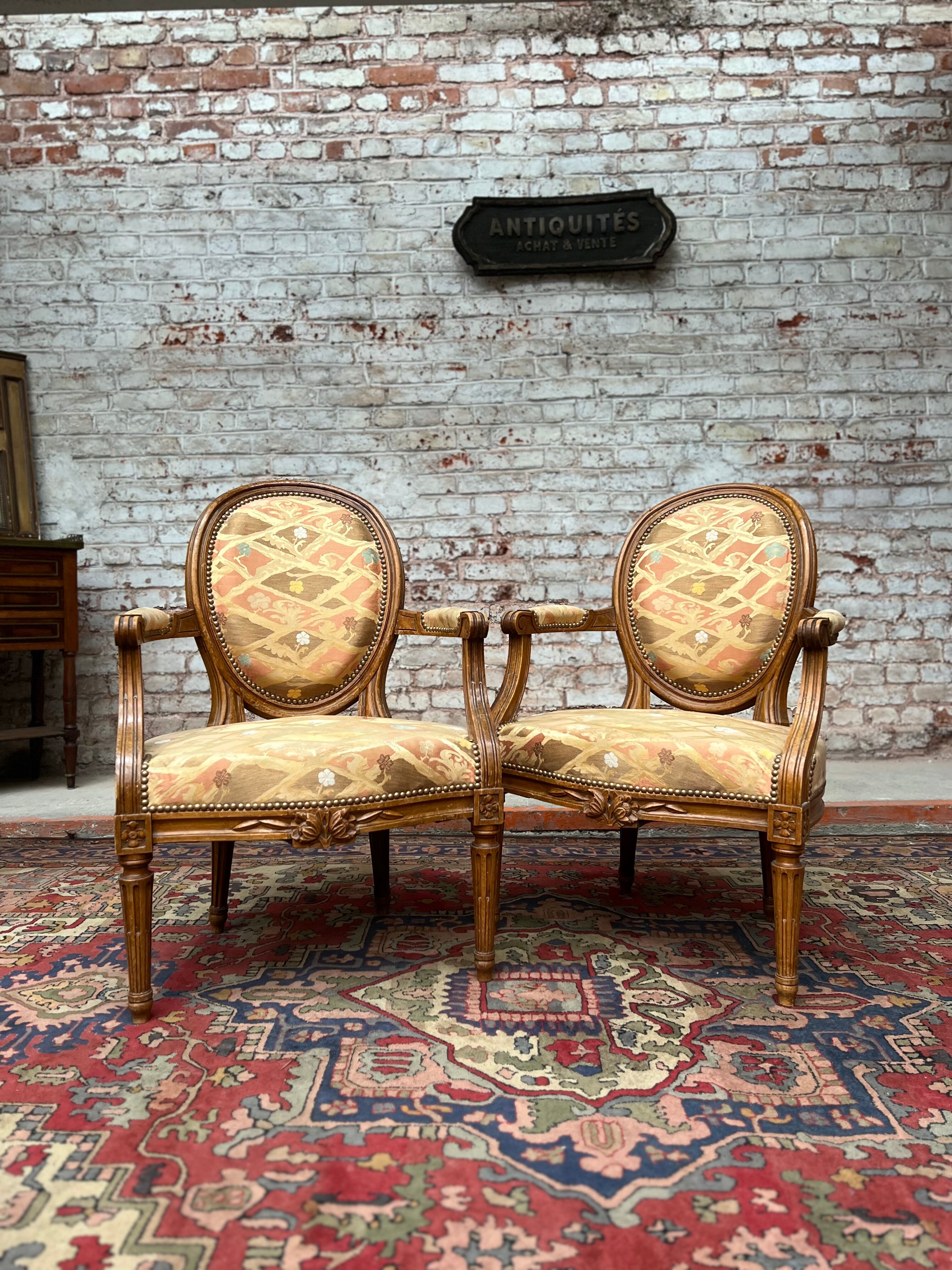 Pair of armchairs medallion in natural wood Louis XVI style