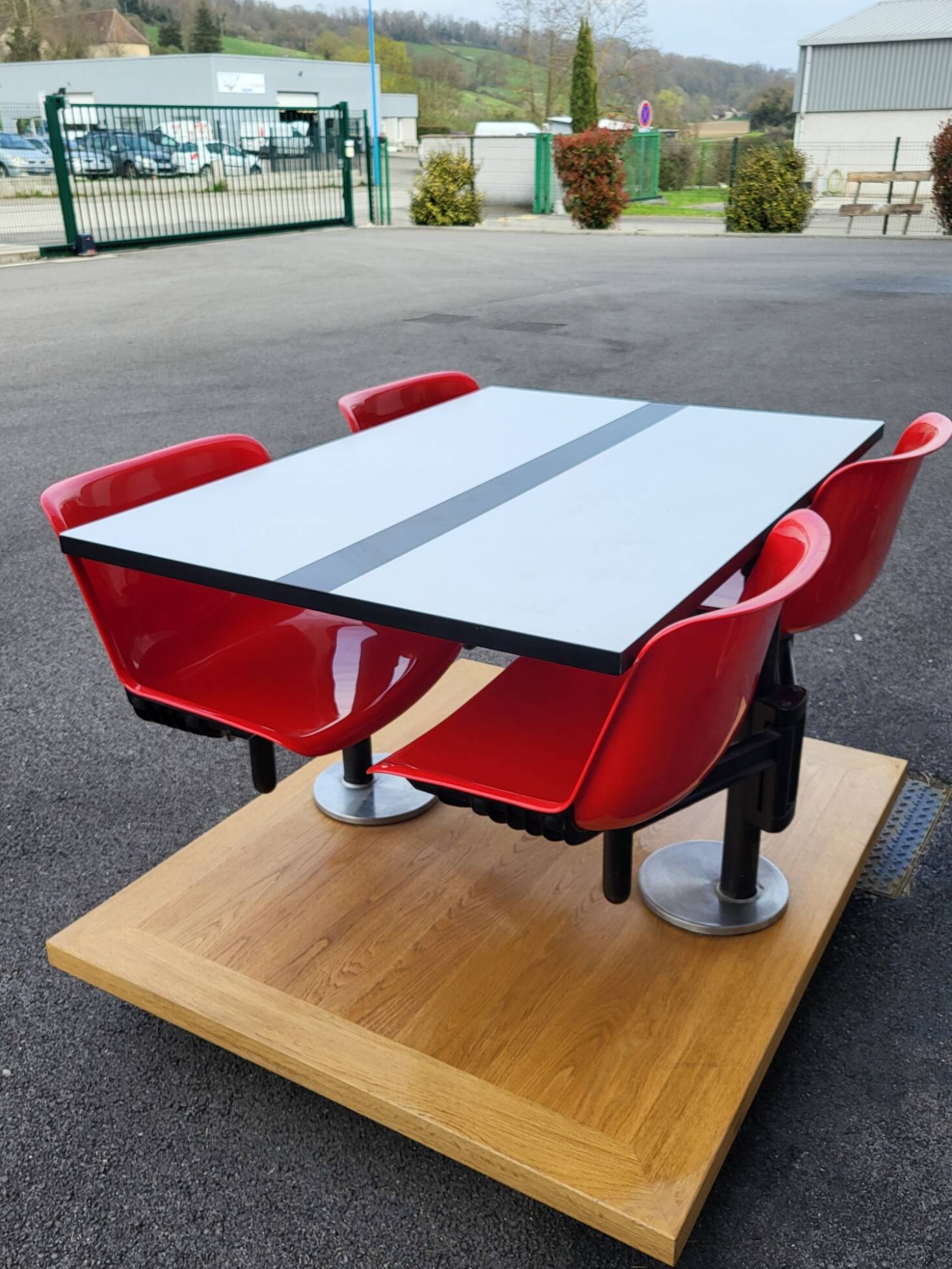 Modus table and 4 chairs Osvaldo Borsani by Tecno Italy 1970 Space Age