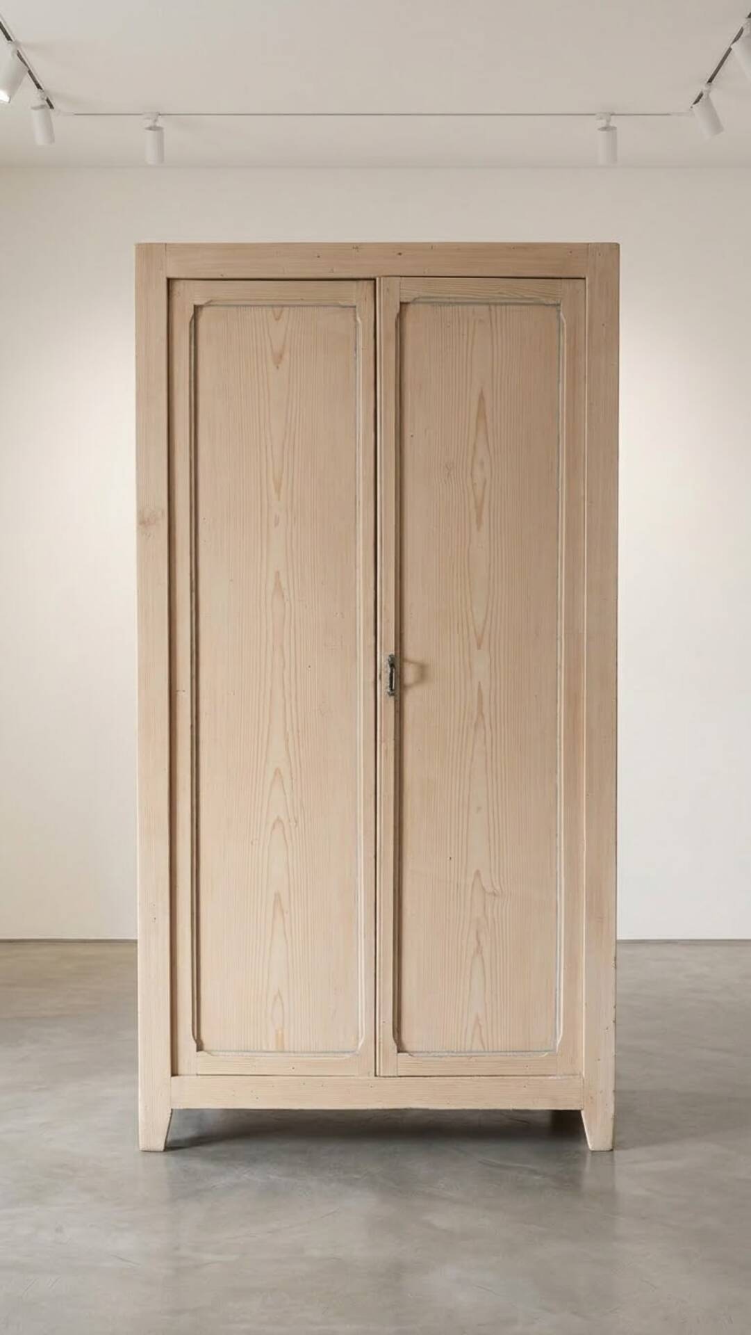 Armoire parisienne