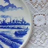 Assiette plate bleue et blanche porcelaine royal manufacture boch belgique. piece de 1950. assiette cadeau amoureux