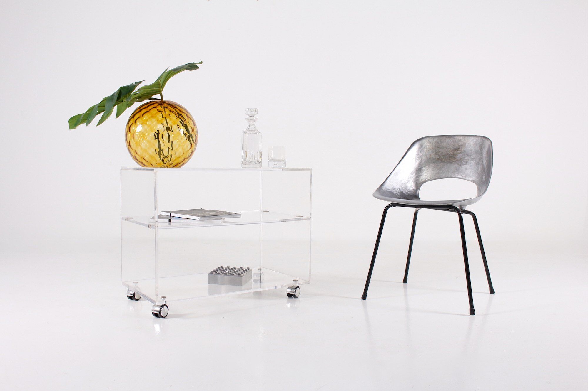 Plexi serving table