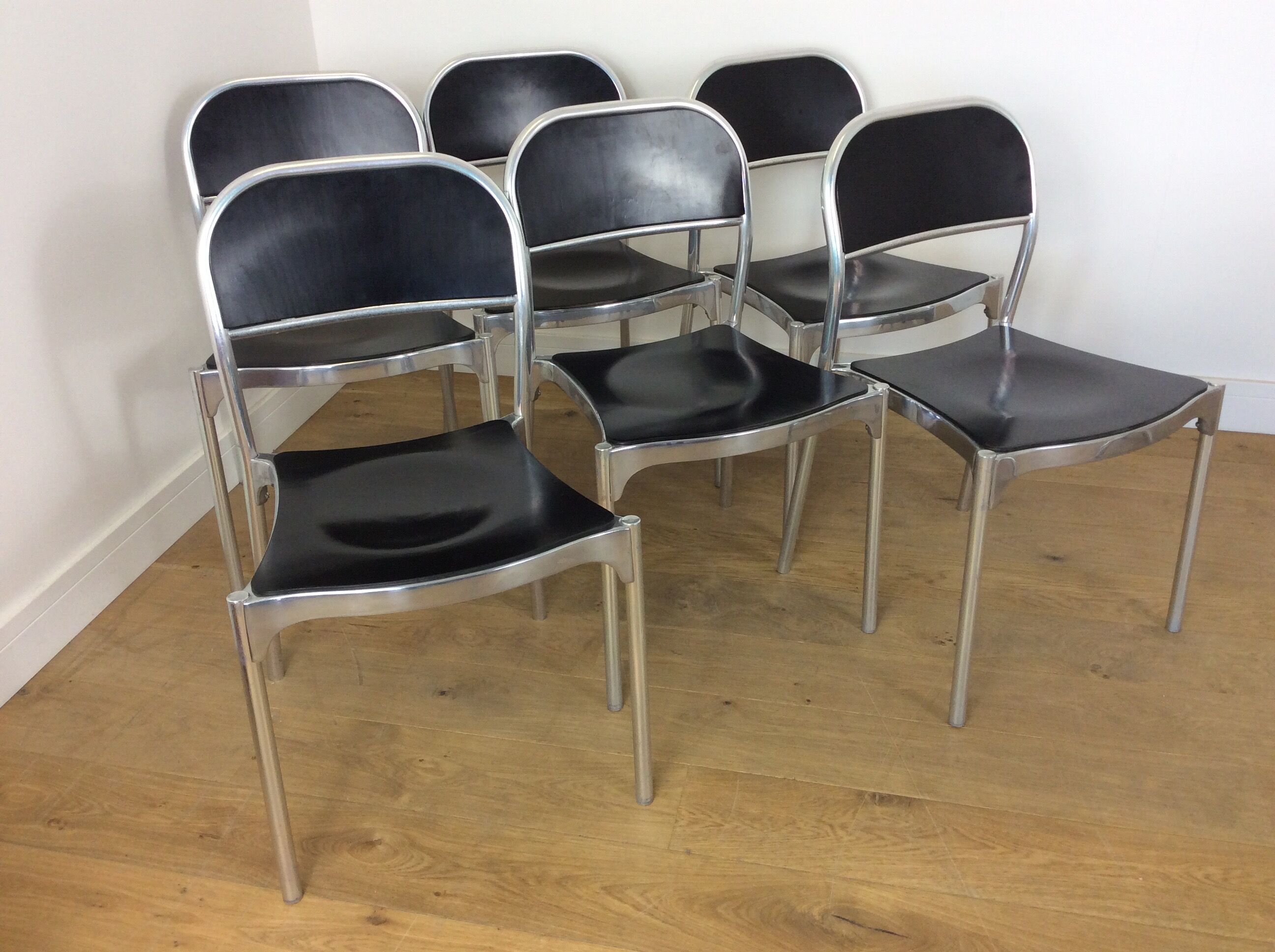 Table et chaises de milieu de siècle