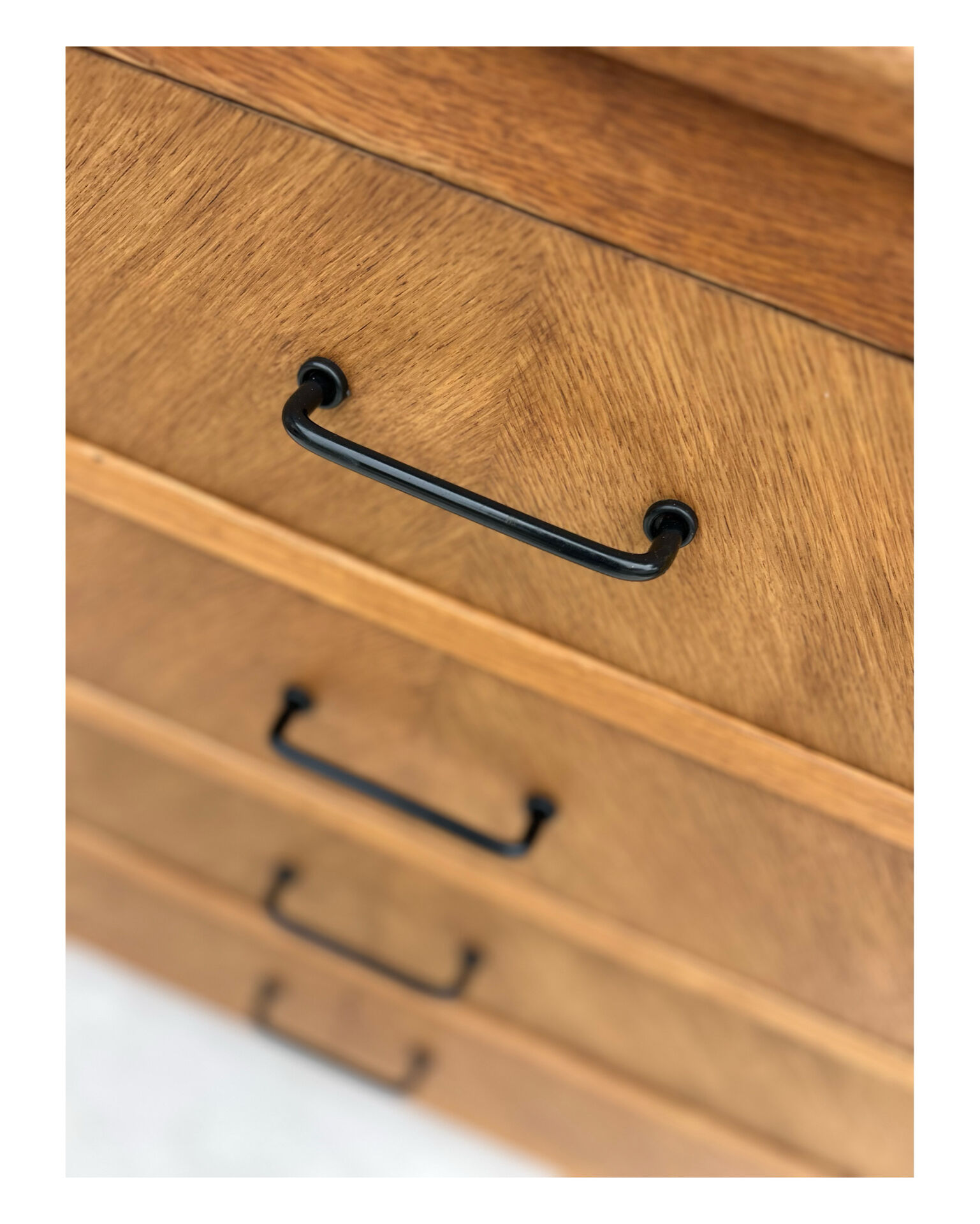 Vintage chest of drawers