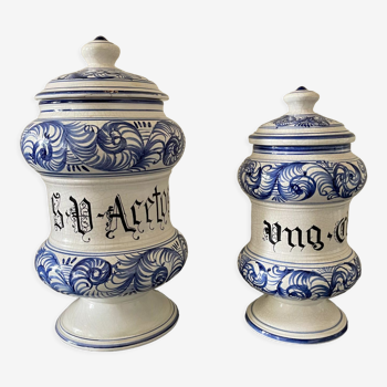 Albarello medicine jars