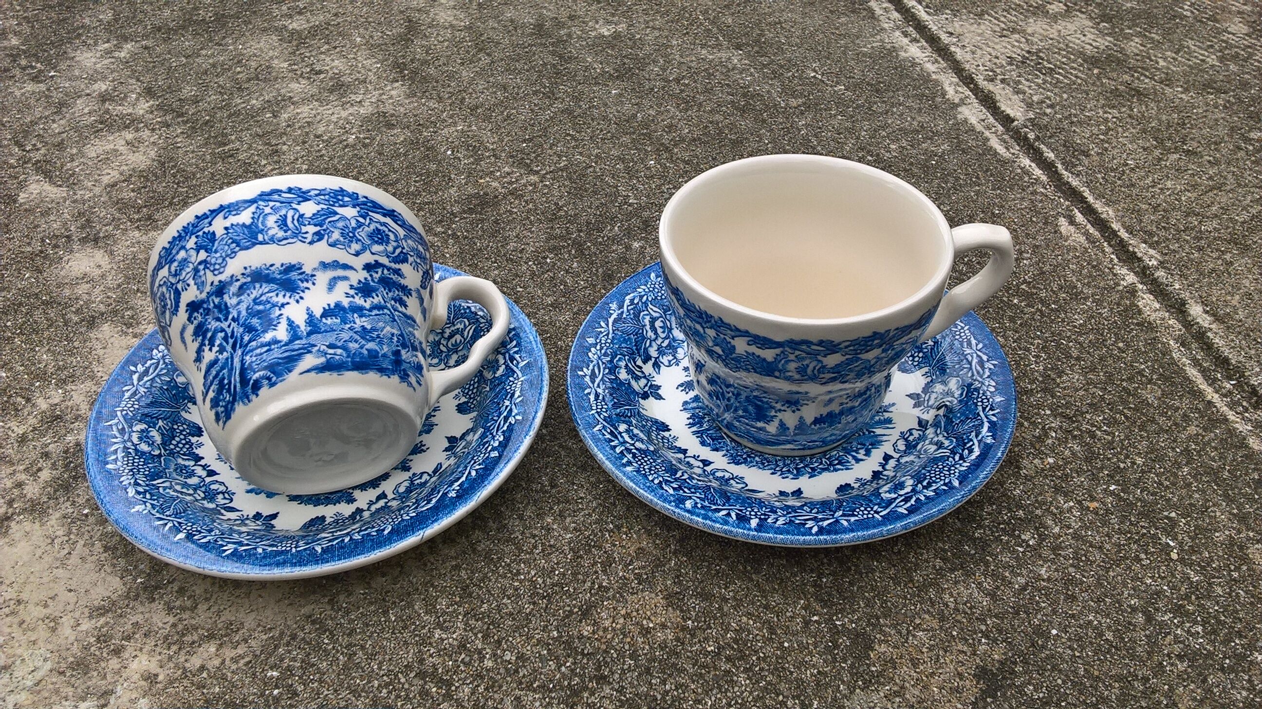 English Ironstone Tableware Ltd (EIT) "Kingswood" blue-white cups and saucers
