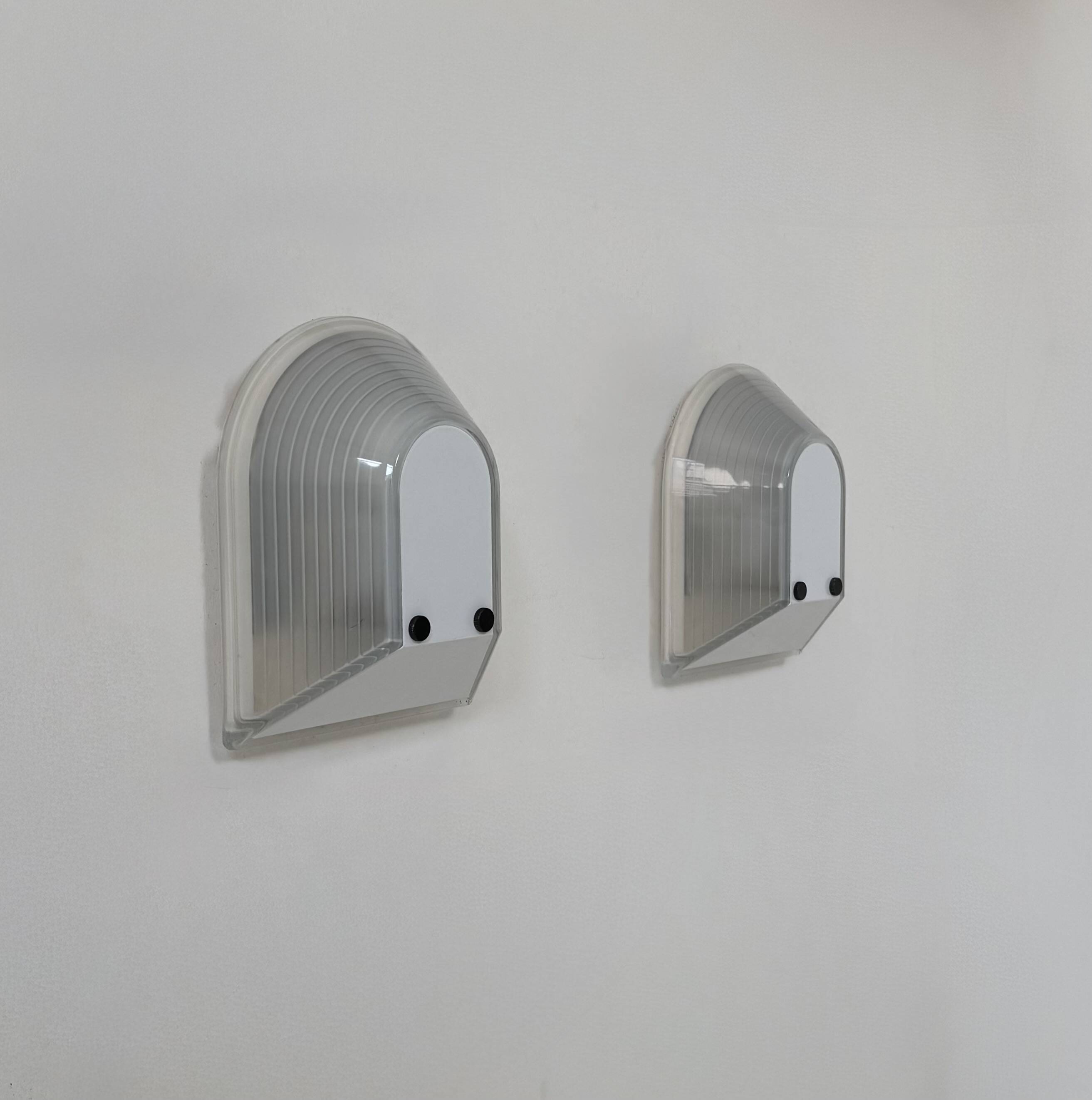 Pair of Tesi wall lights by Roberto Fiorato, Prisma, frosted glass Italy 1980