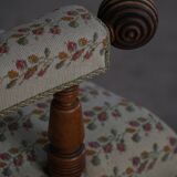 Fauteuil danois moderne en bois tourné avec tissu floral, début du XXe siècle