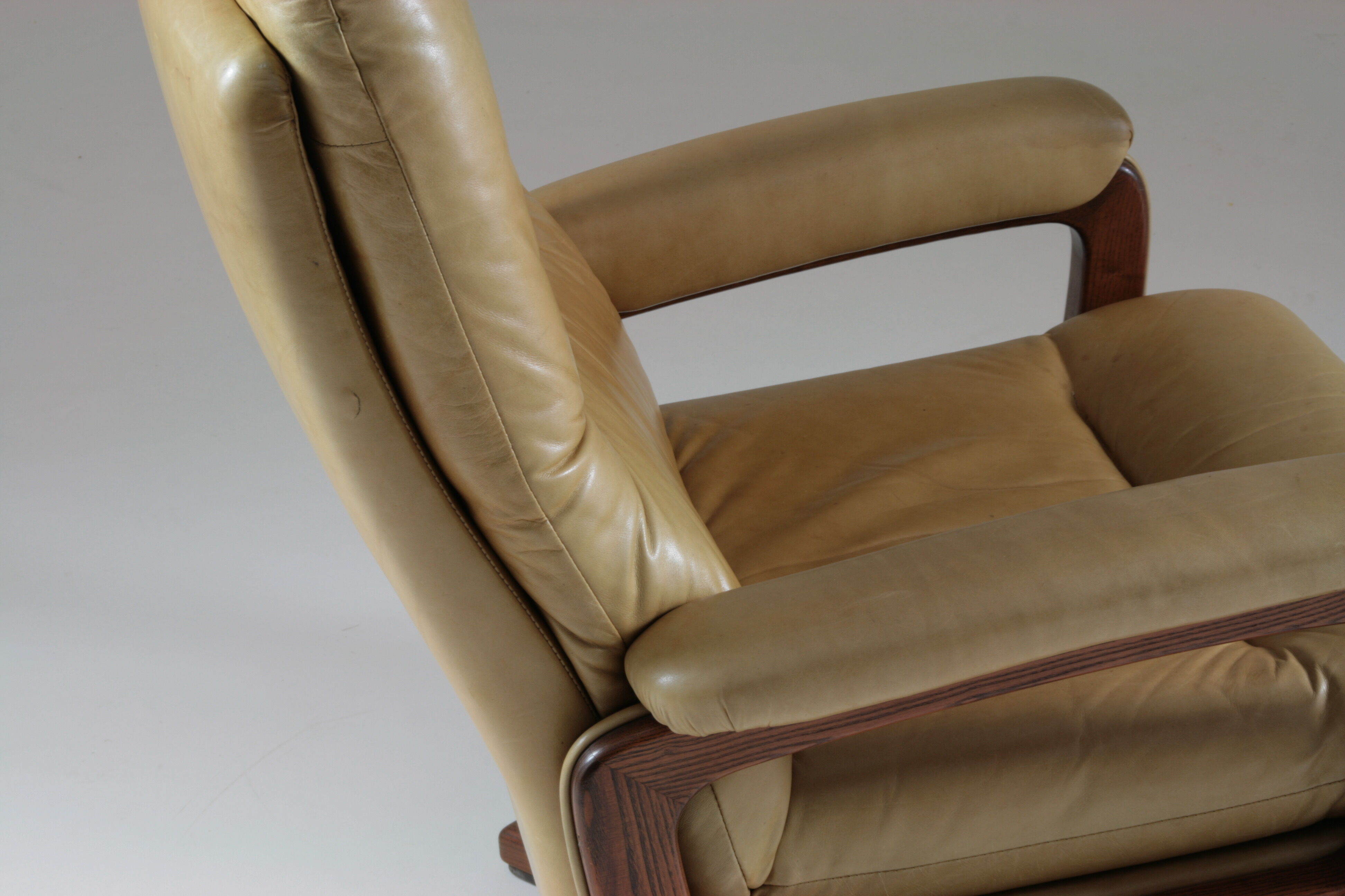Leather lounge chair by André Vandenbeuck
