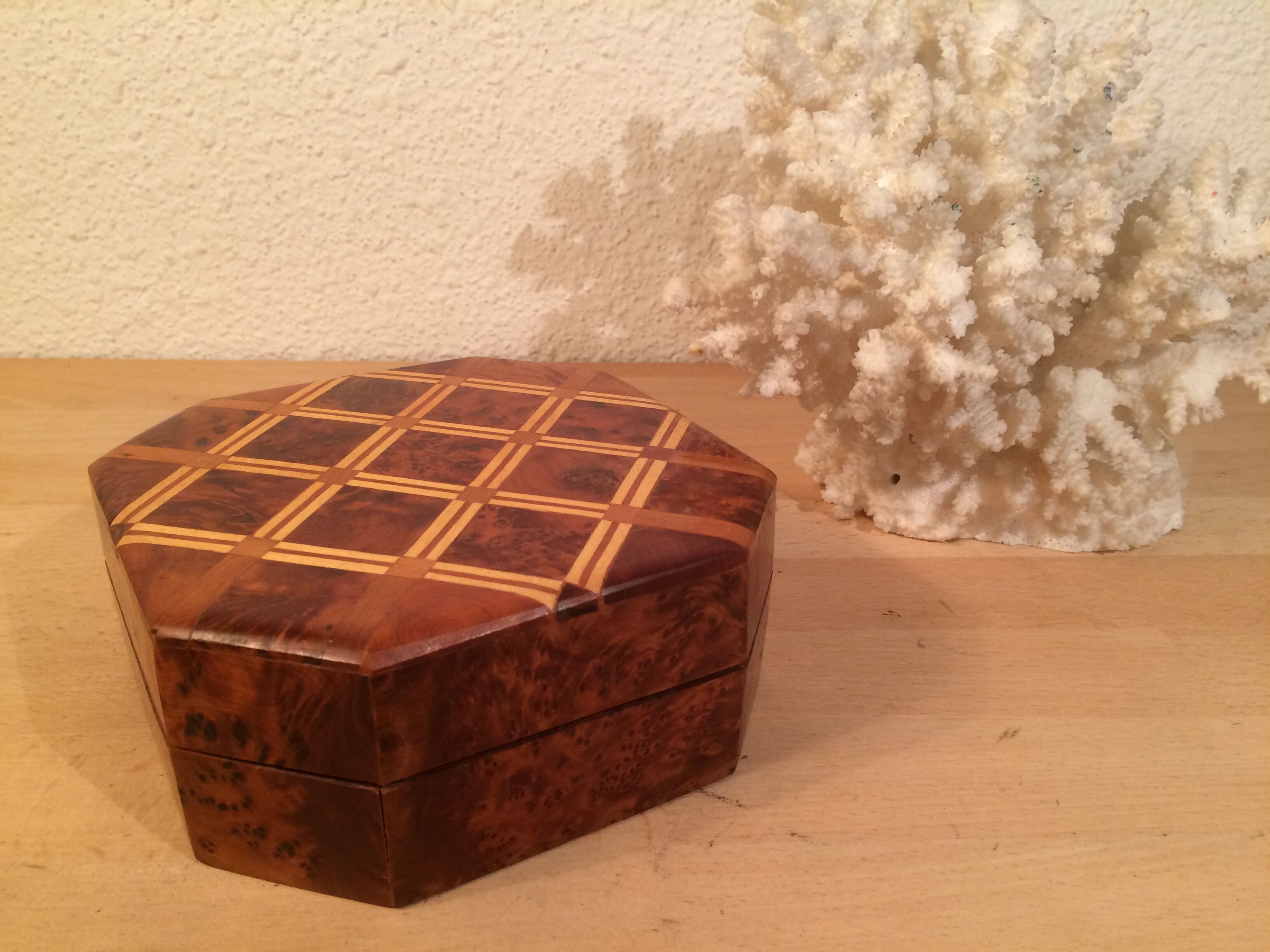 Boîte à bijoux en bois et marqueterie