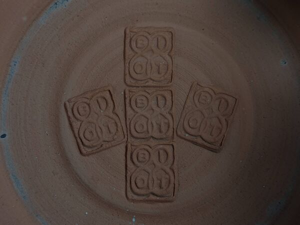 Biot: grand plat céramique peint de chevaux vintage 50s-60s 39,5 cm C036