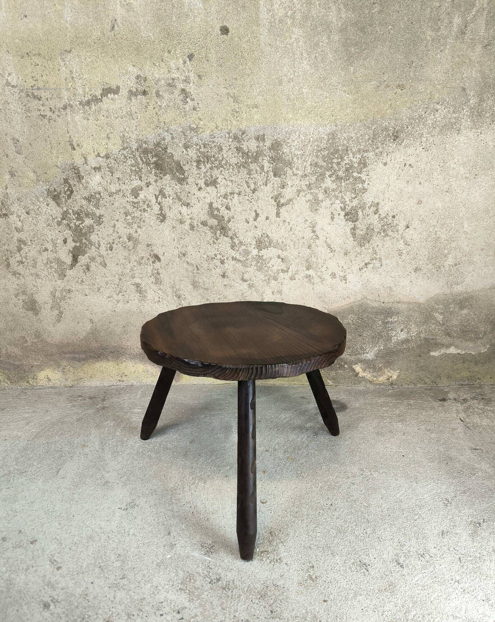 Vintage tripod coffee table in pine.