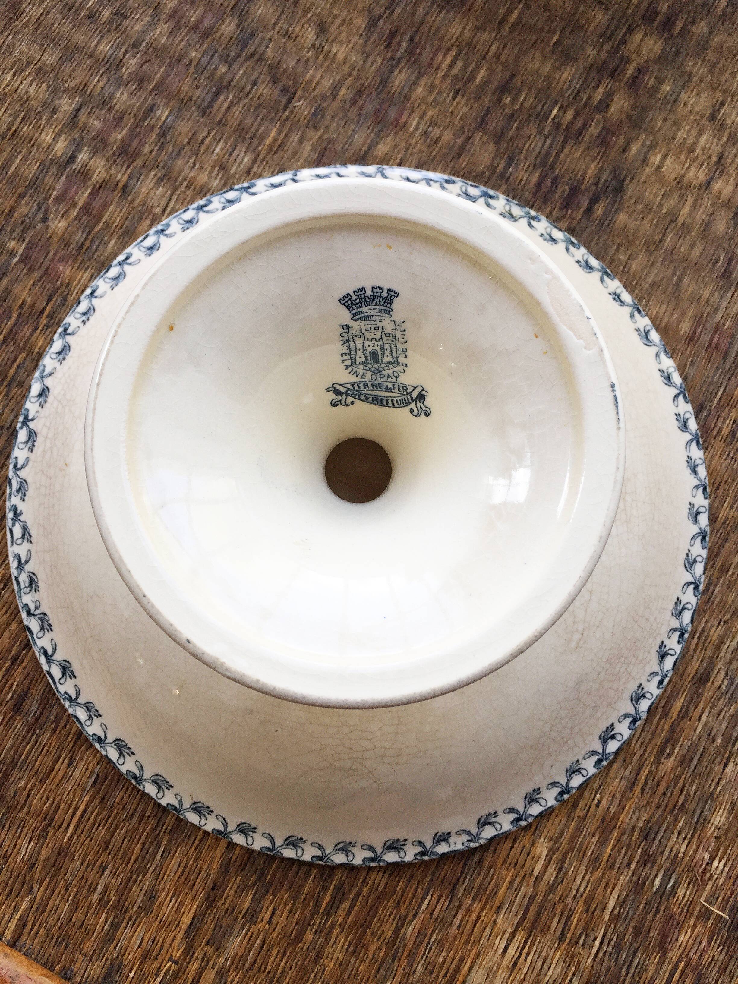 Iron earth compotier