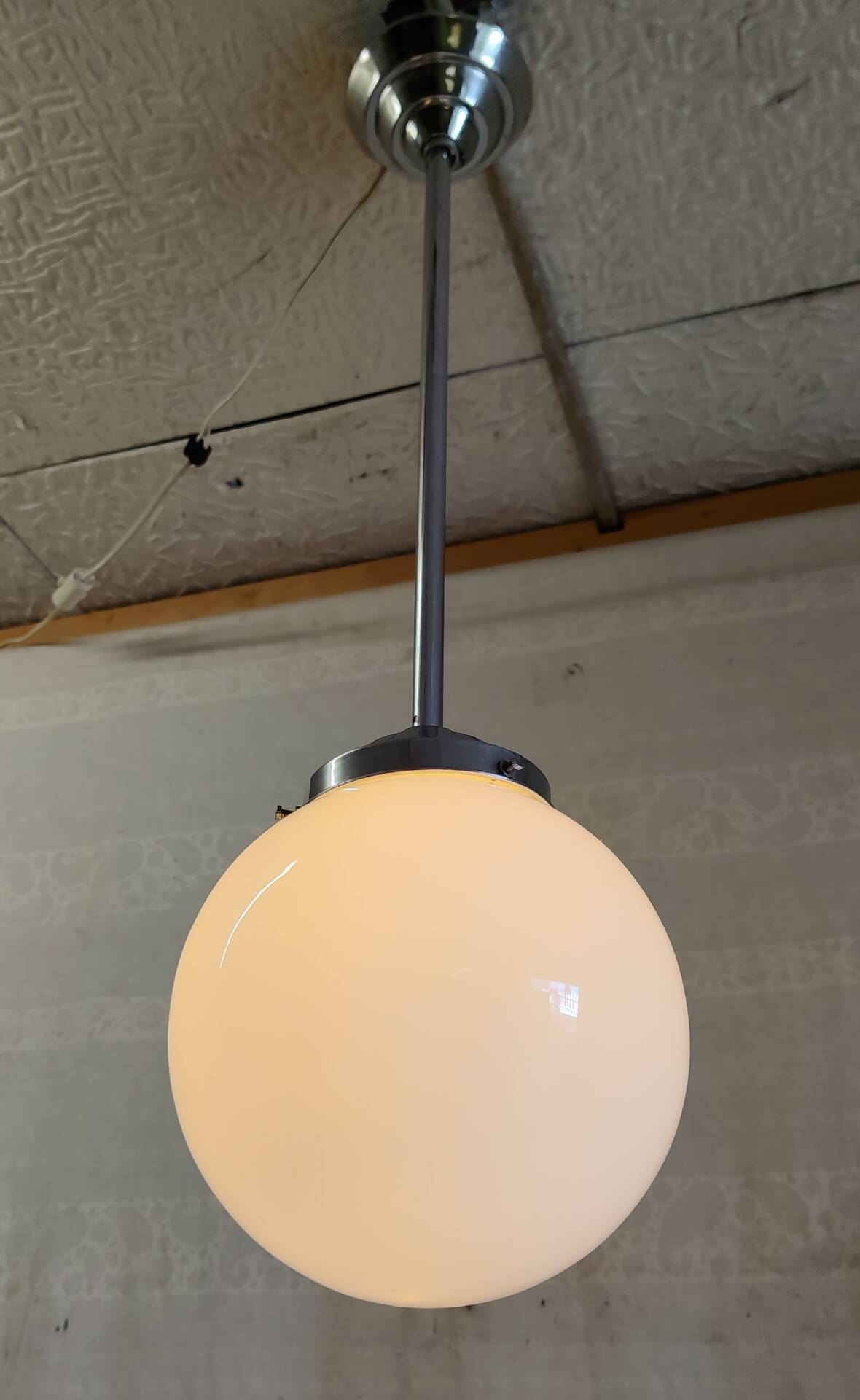Suspension Art-déco globe opaline - mid. XXeme