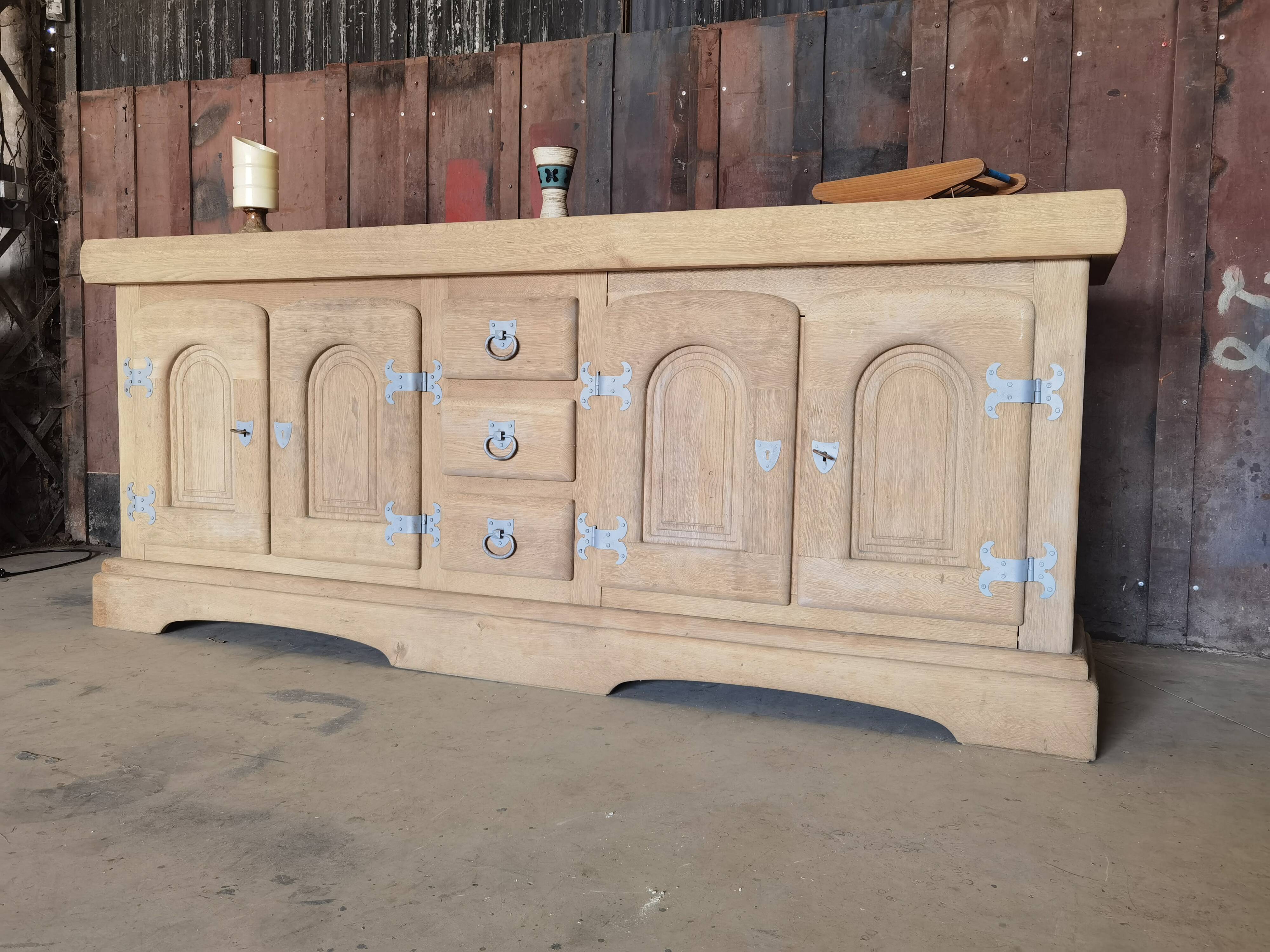 Crude massive buffet