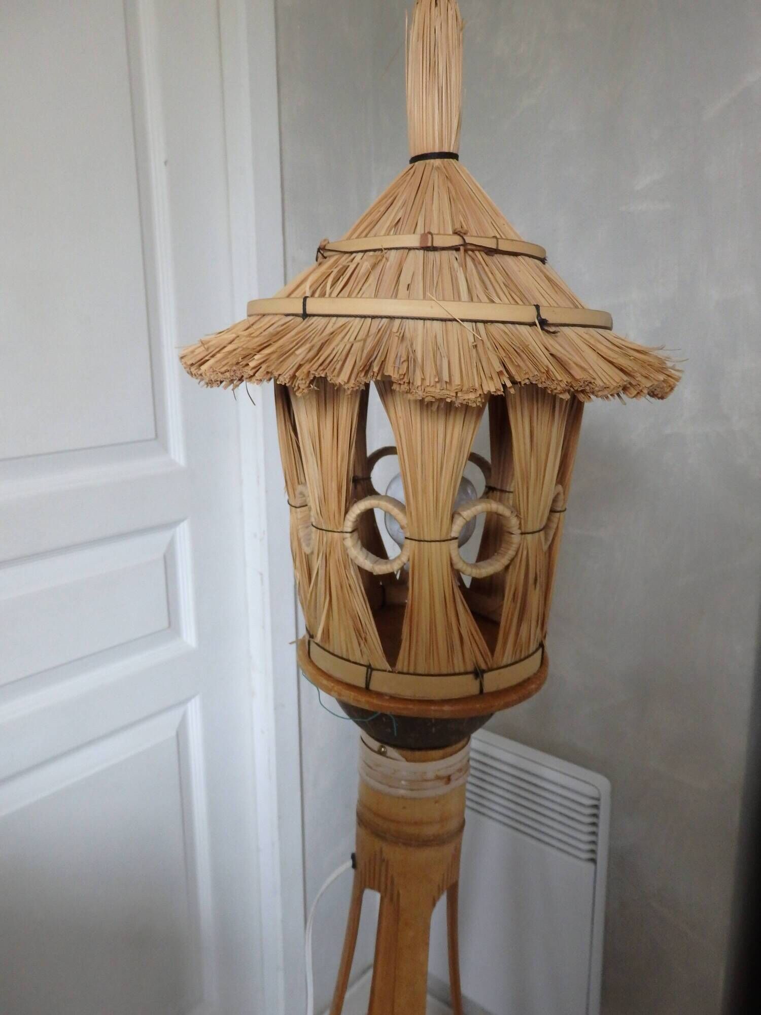 Lampadaire vintage en bambou et rotin