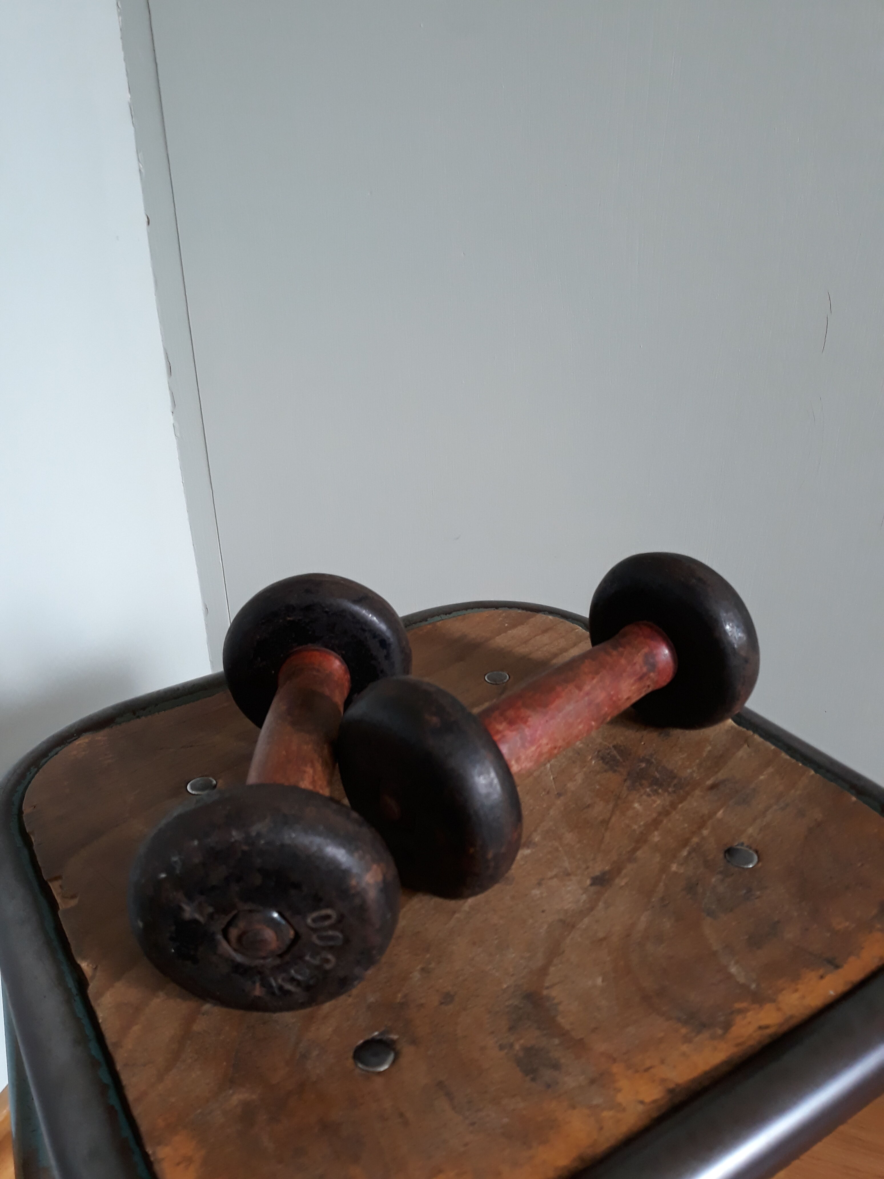 Pair of dumbbells wood and cast iron weight 1.5 kg