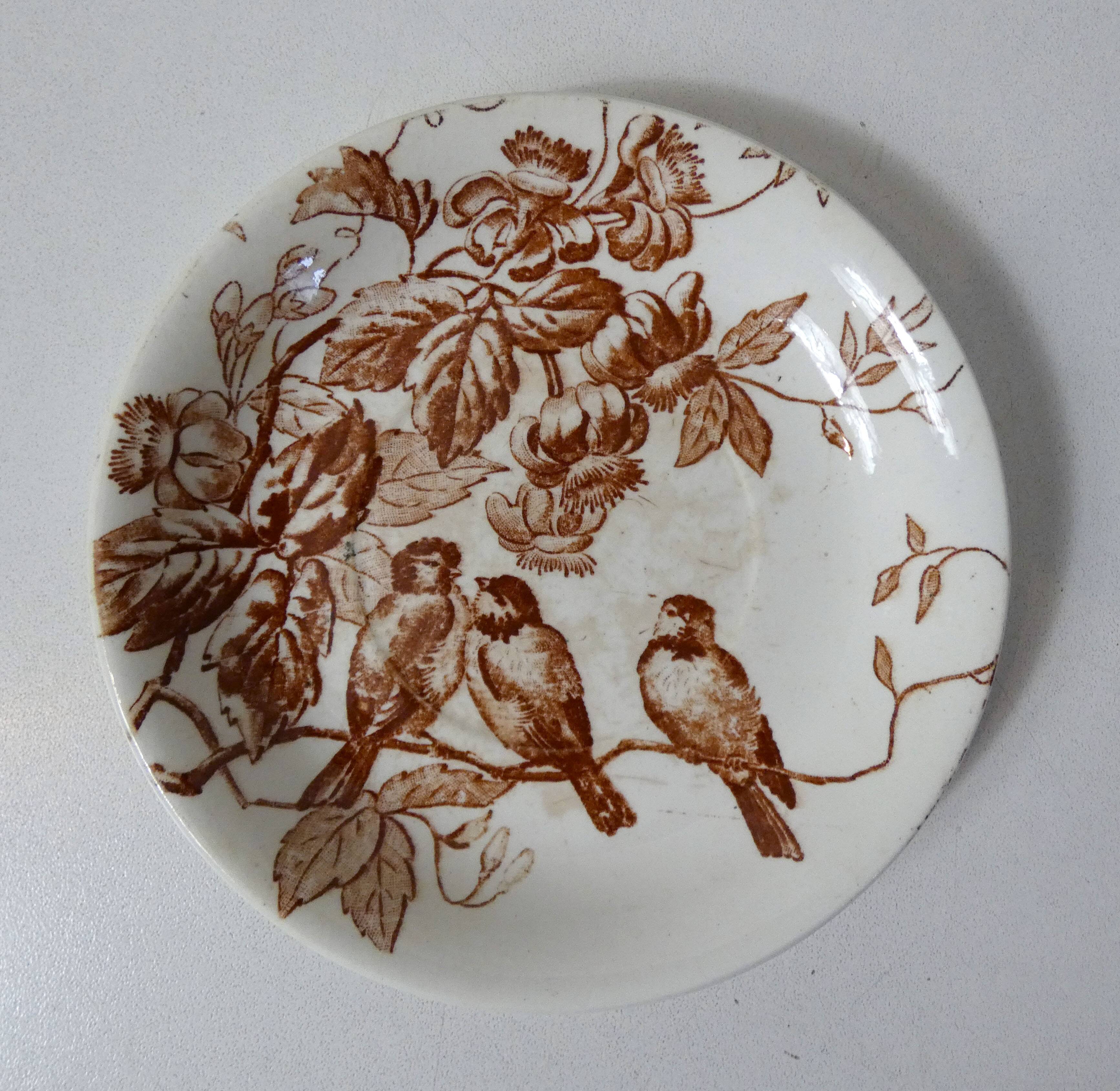 dinette Terre de fer bird plates exclusive to LE BUCHERON