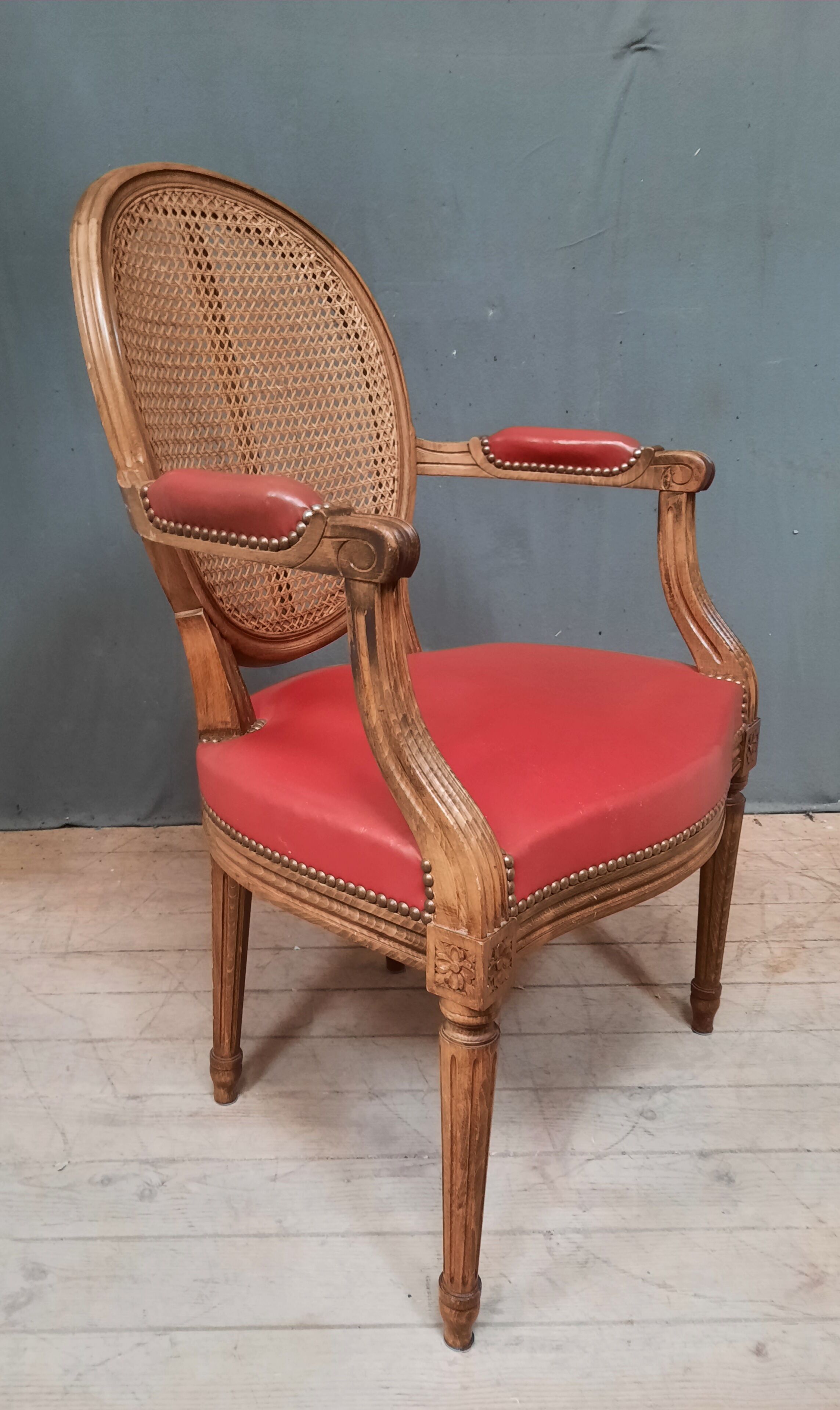 Medaillon armchair, style Louis XVI