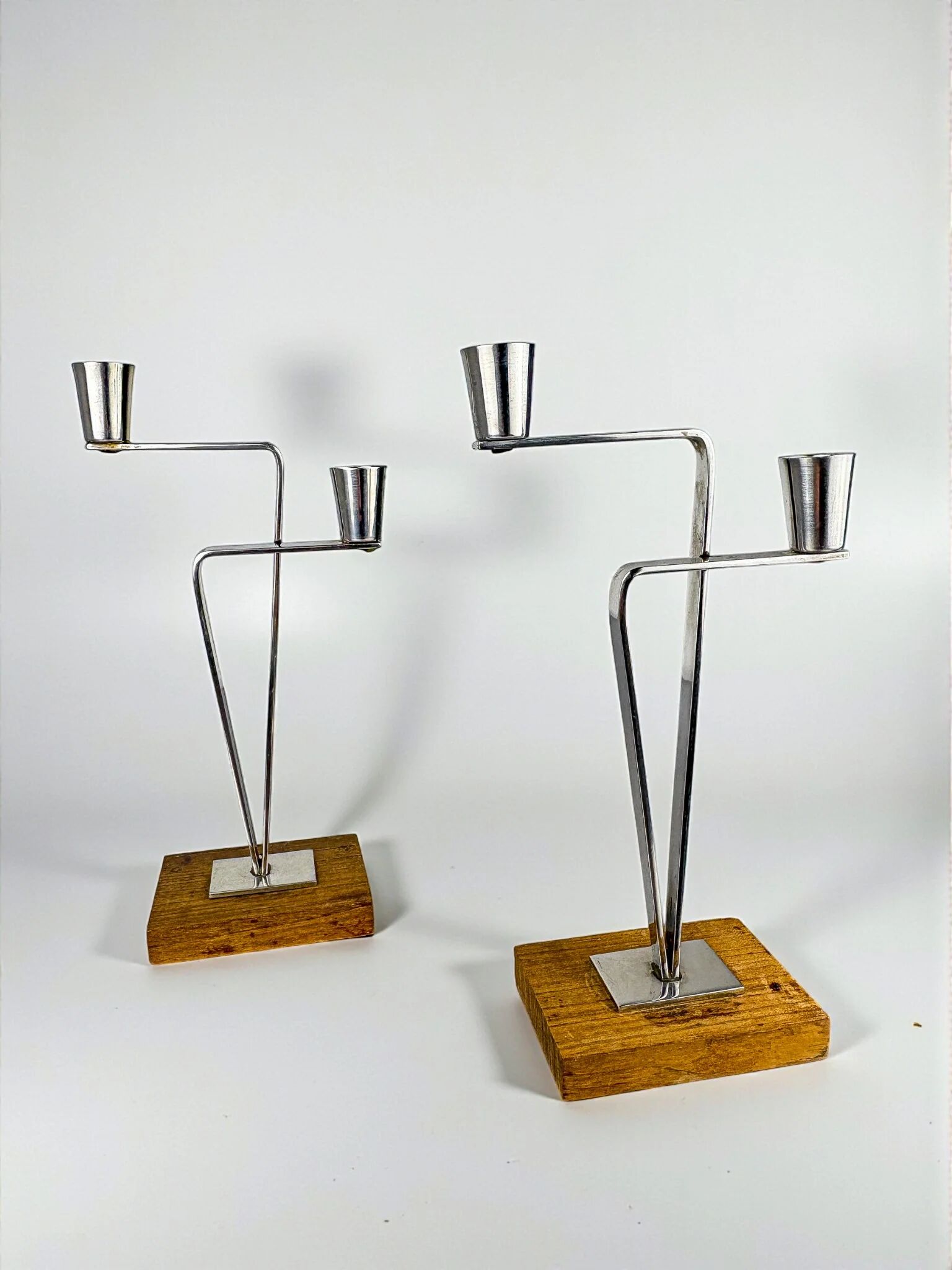 Paire de bougeoirs scandinaves à 2 bras – acier inoxydable et palissandre, Danemark années 1970