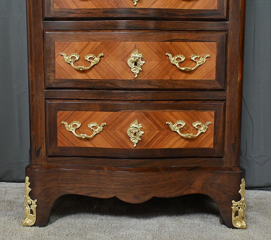 Rosewood and rosewood marquetry chest of drawers, Louis XV style – 2nd half of the 19th century.