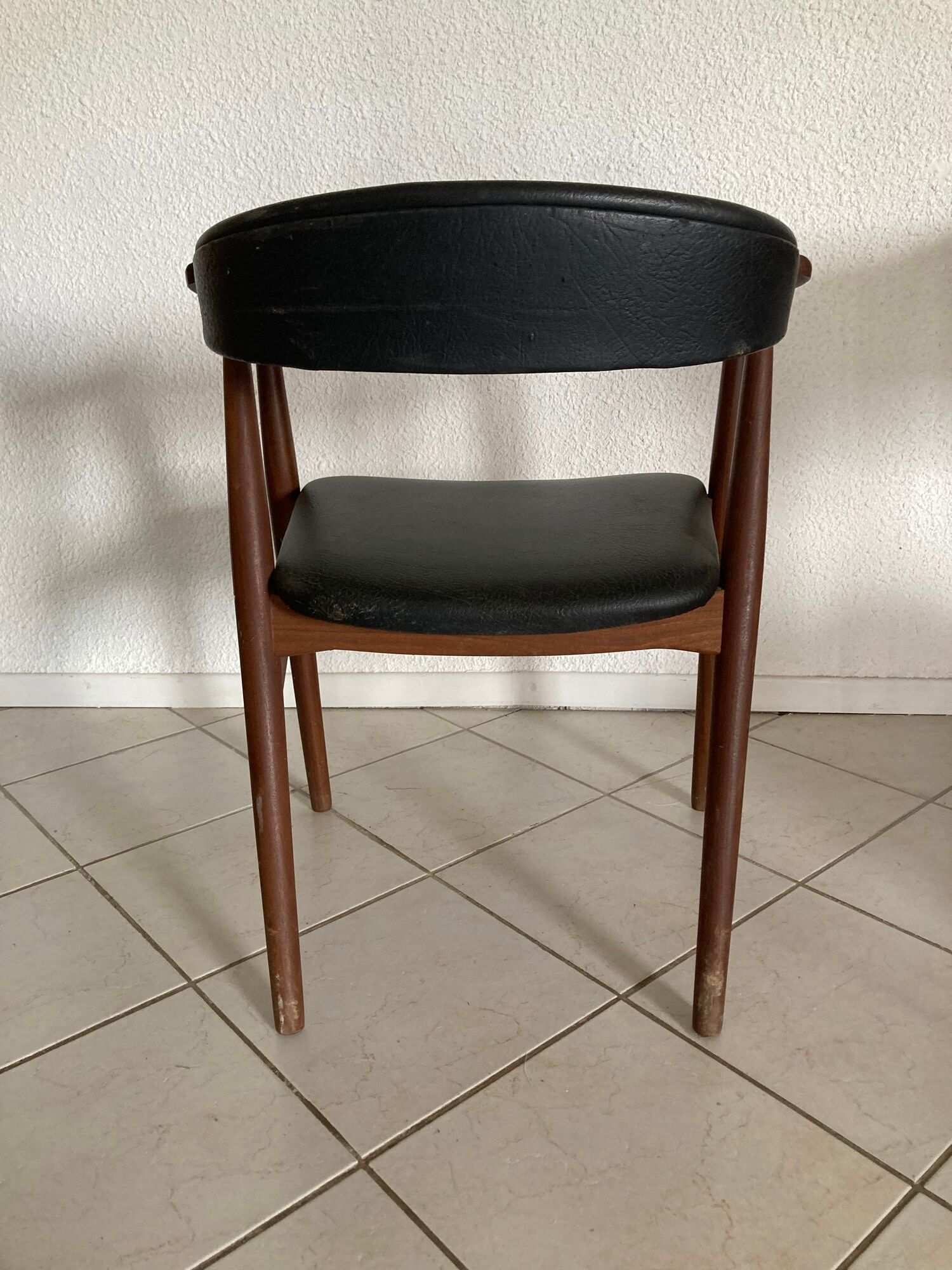 Fauteuil vintage modèle 213 en teck et simili cuir par Th. Harlev pour Farstrup Møbler