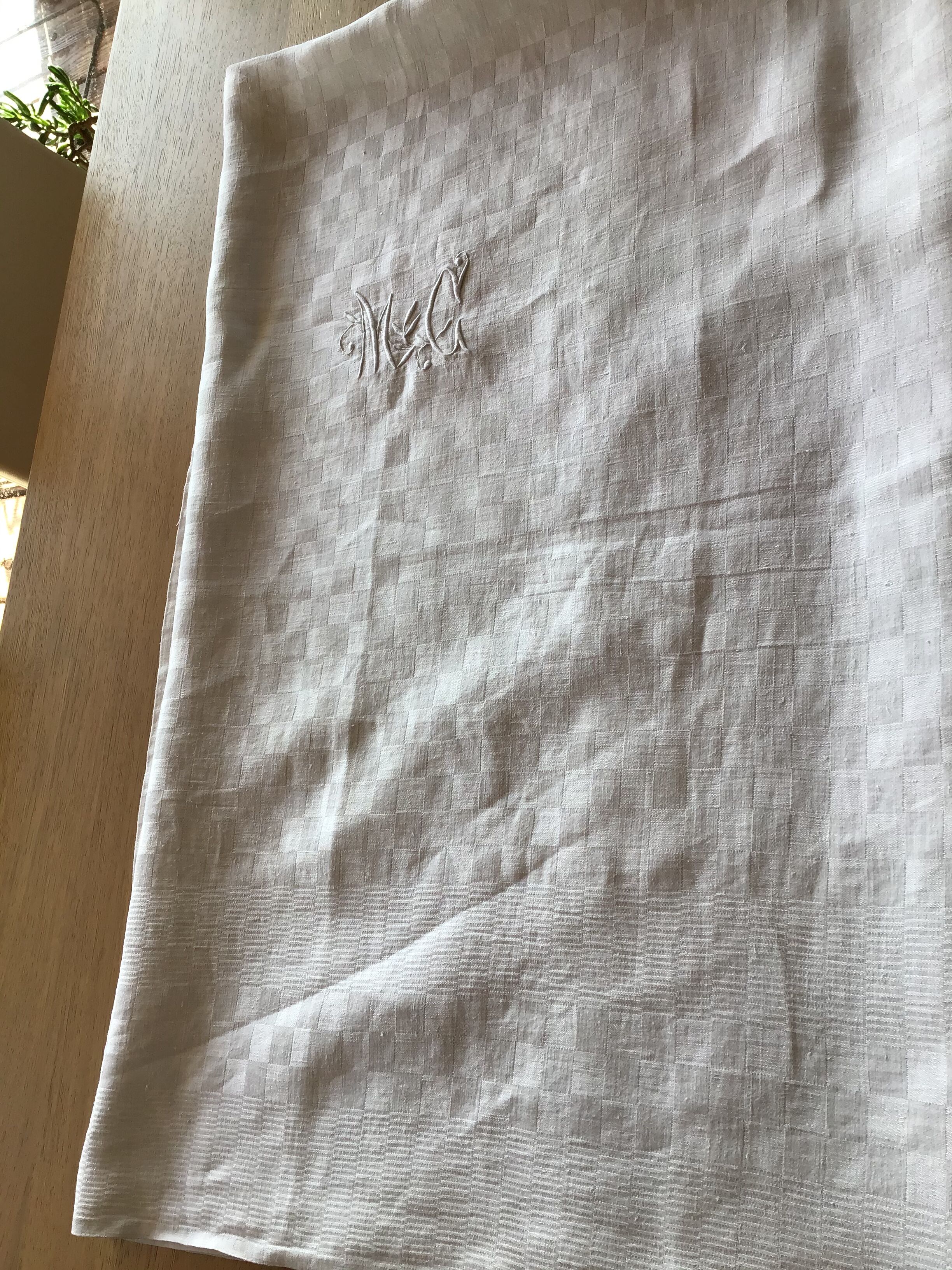 Tablecloth MC rectangular 205x178 damask with grey squares