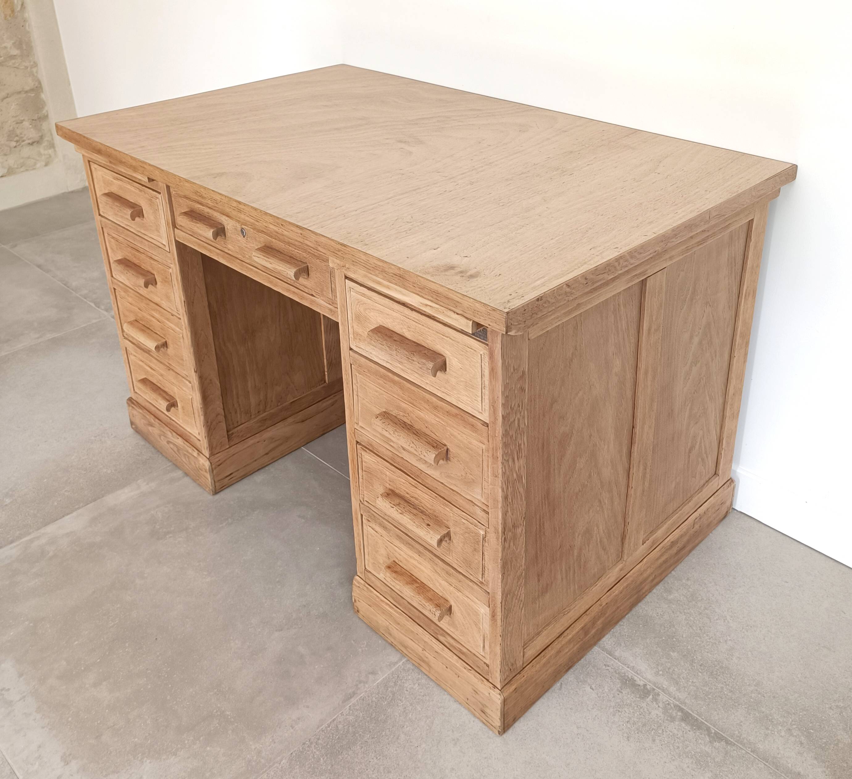Bureau dit de « Ministre » en chêne, 1965.