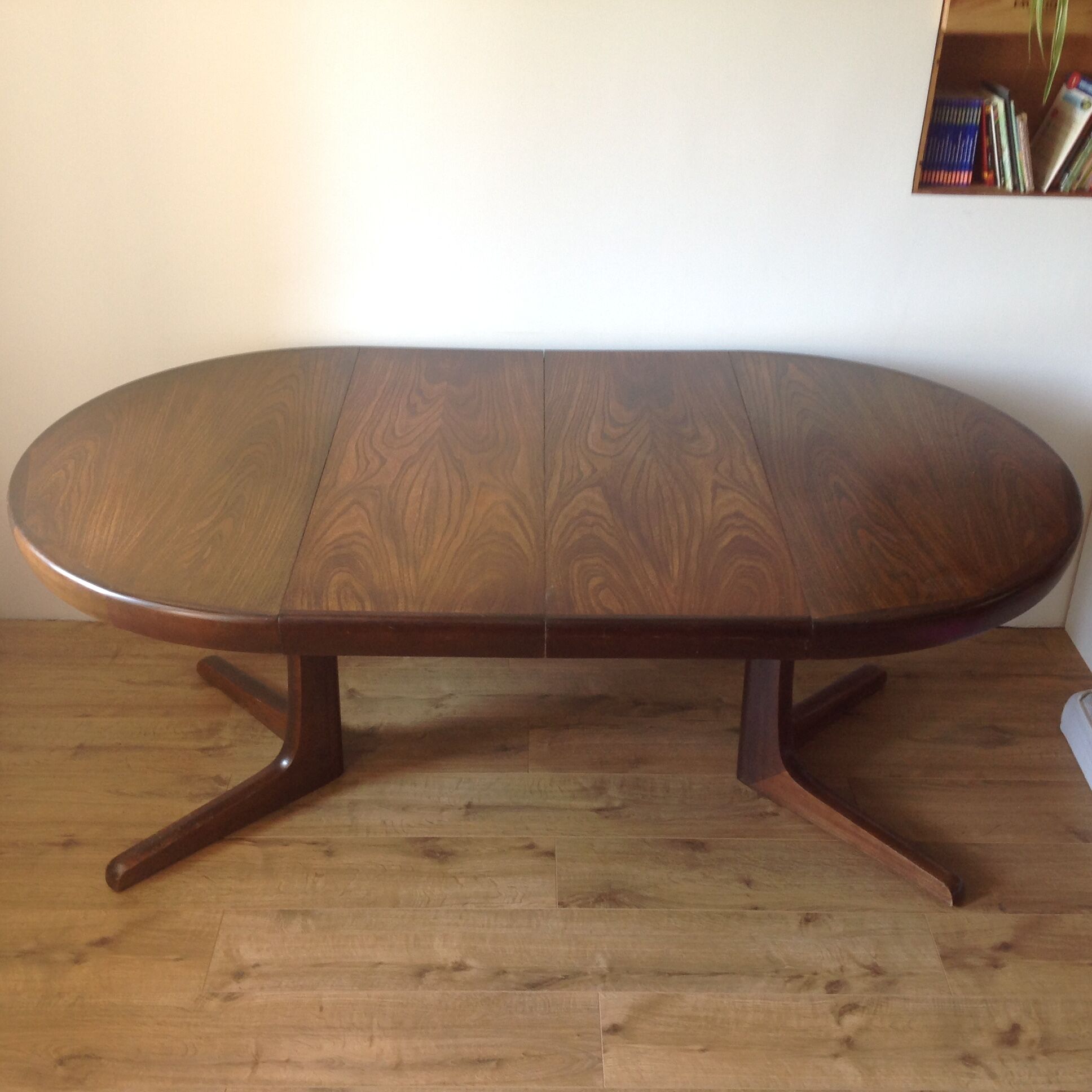 Baumann elm round table 2 extensions
