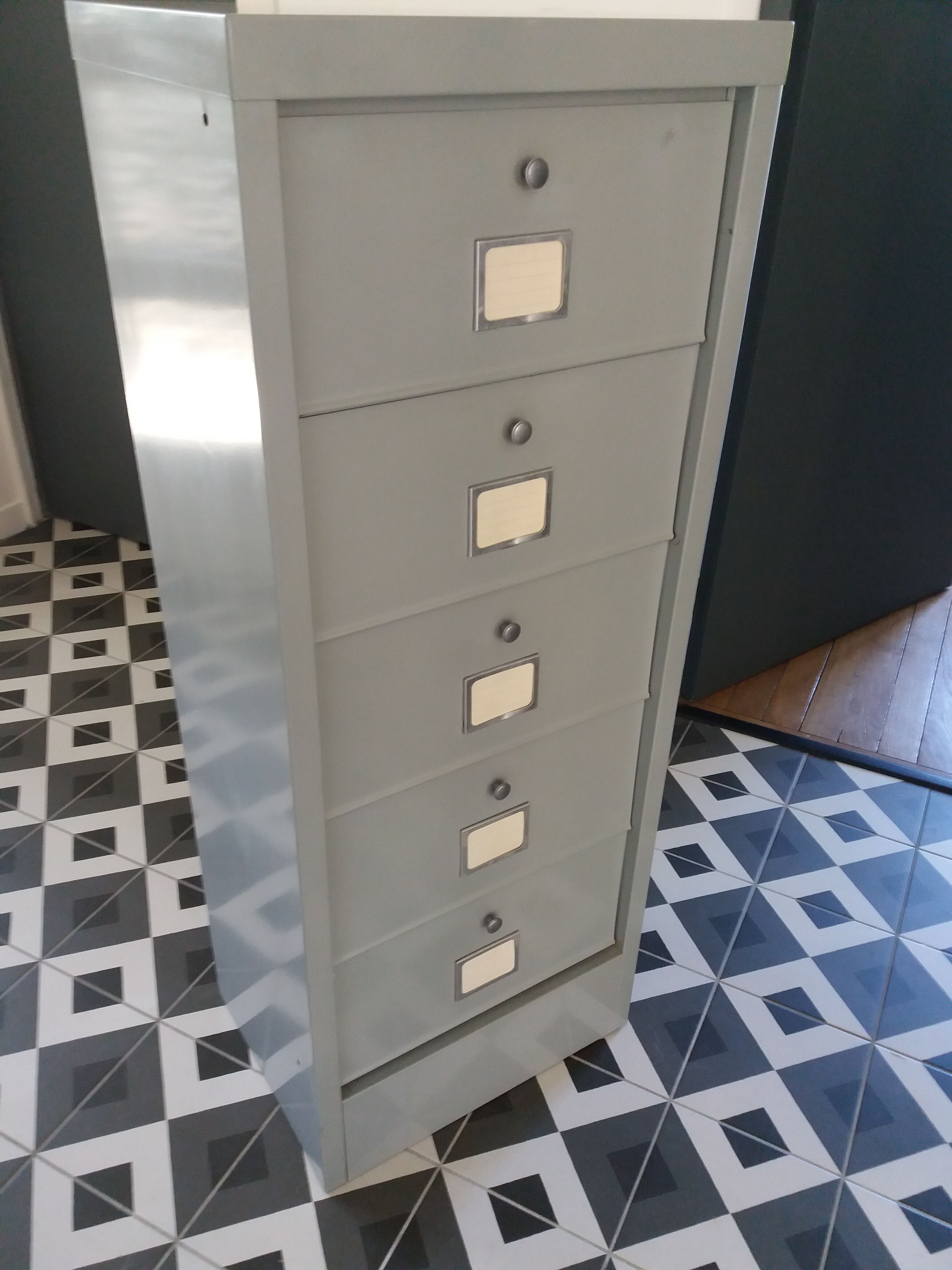 Industrial furniture with valves