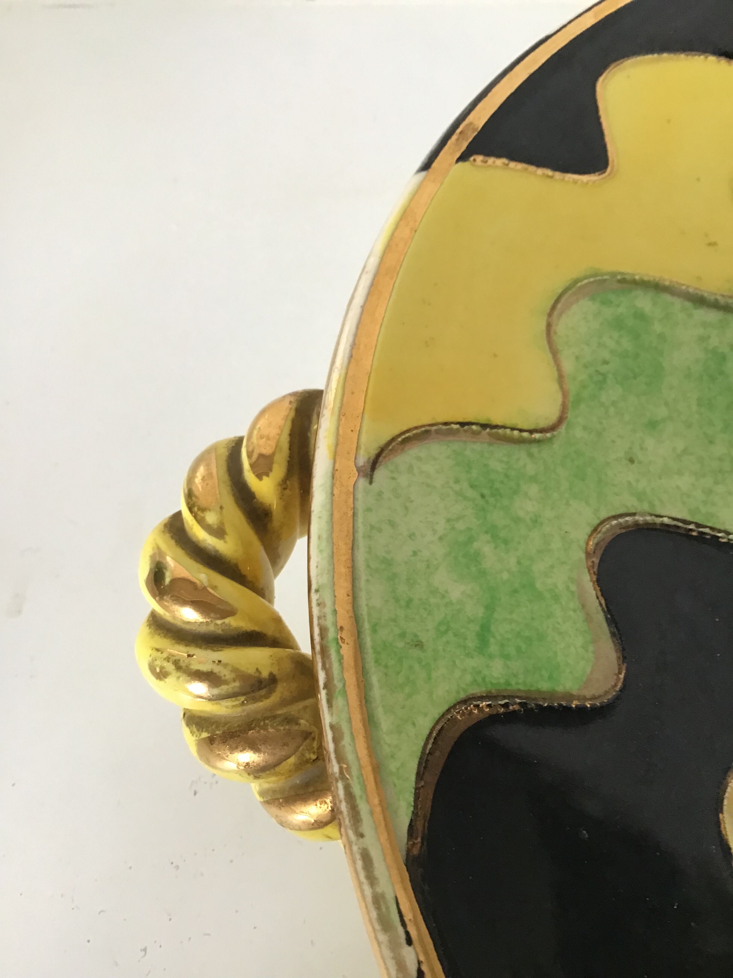 Coupe Vallauris sign with enamelled back green yellow golden black