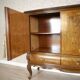 Cabinet de salon en noyer marqueté, années 1950