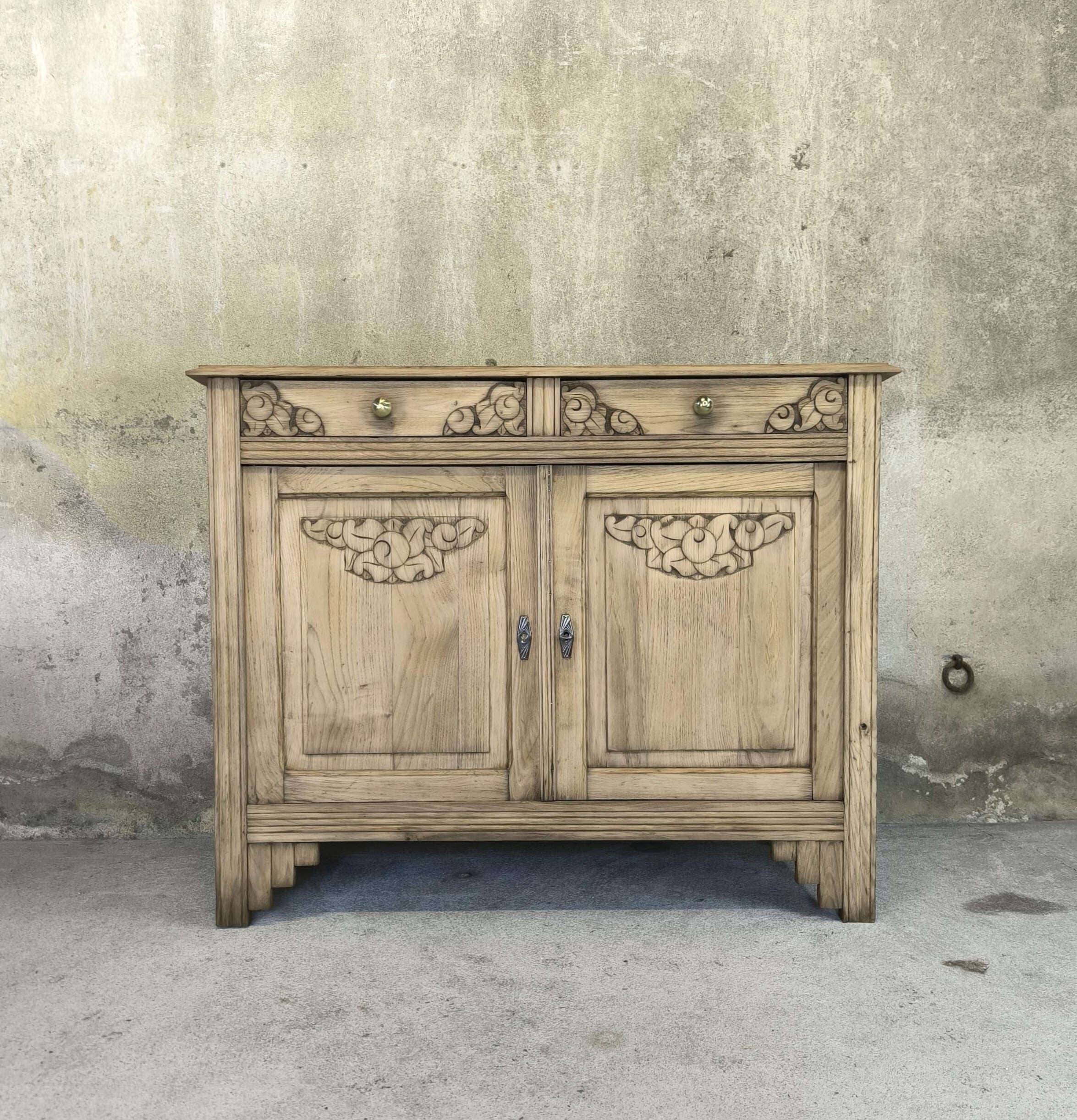 Buffet parisien vintage art déco en bois massif.