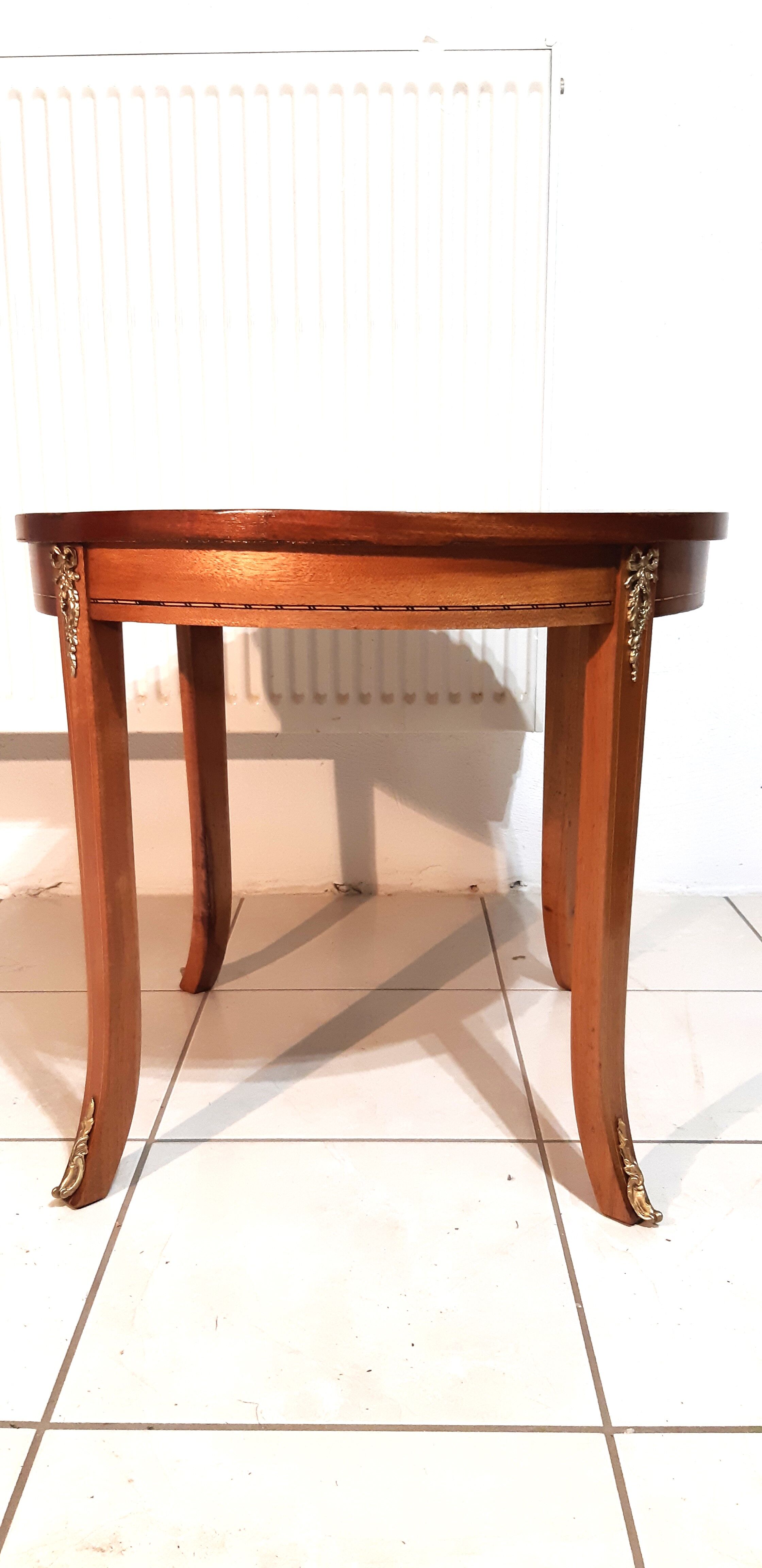 Round coffee table Louis XVI style markerage in checkerboard cubes, nineteenth century