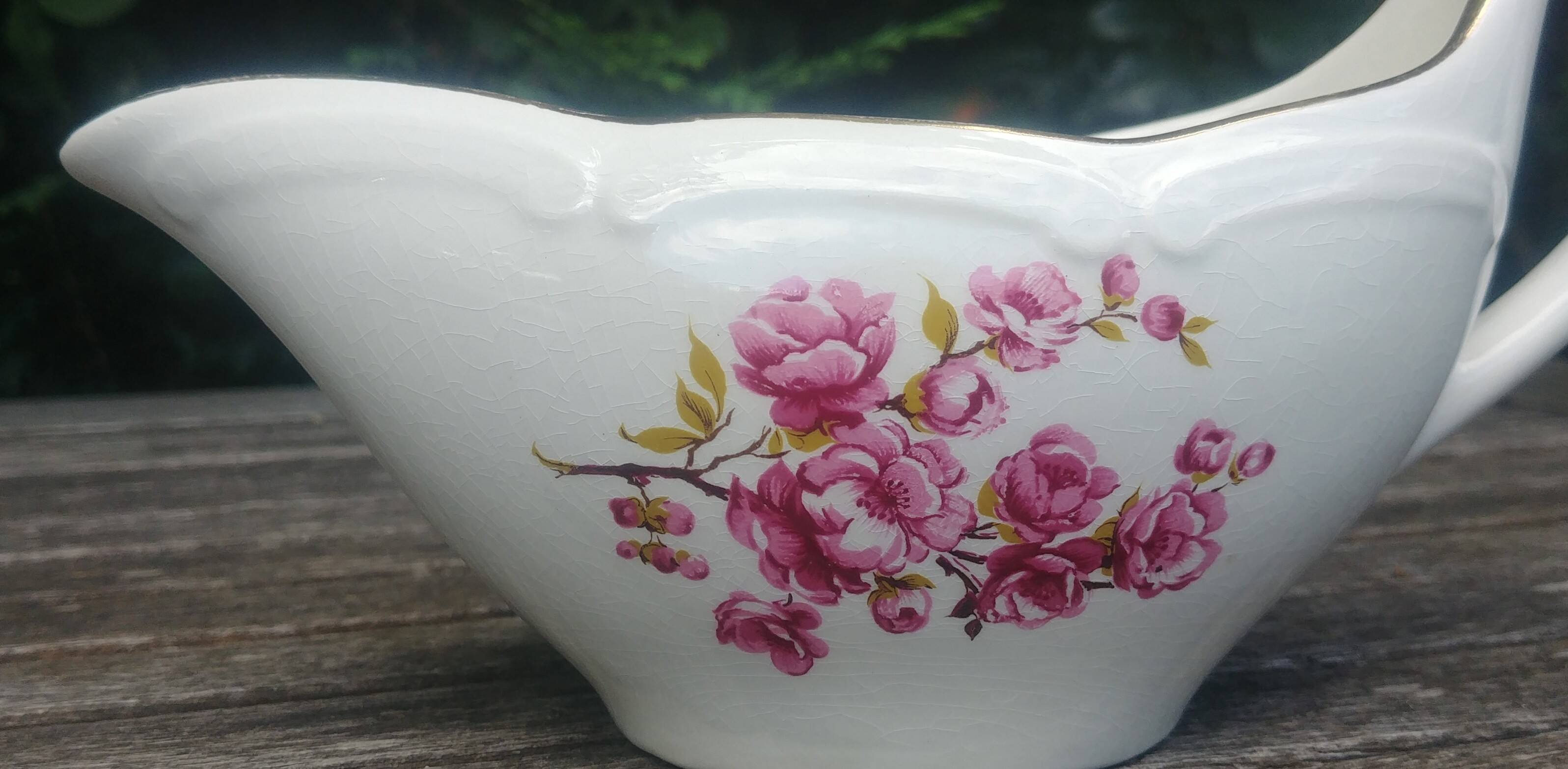 Porcelain saucière of the Gien earthenware factory model "peach blossoms"