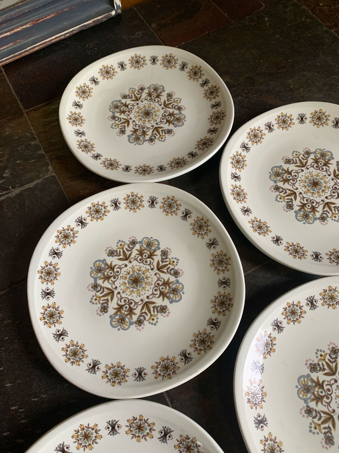 6 flat plates Pillivuyt in French porcelain