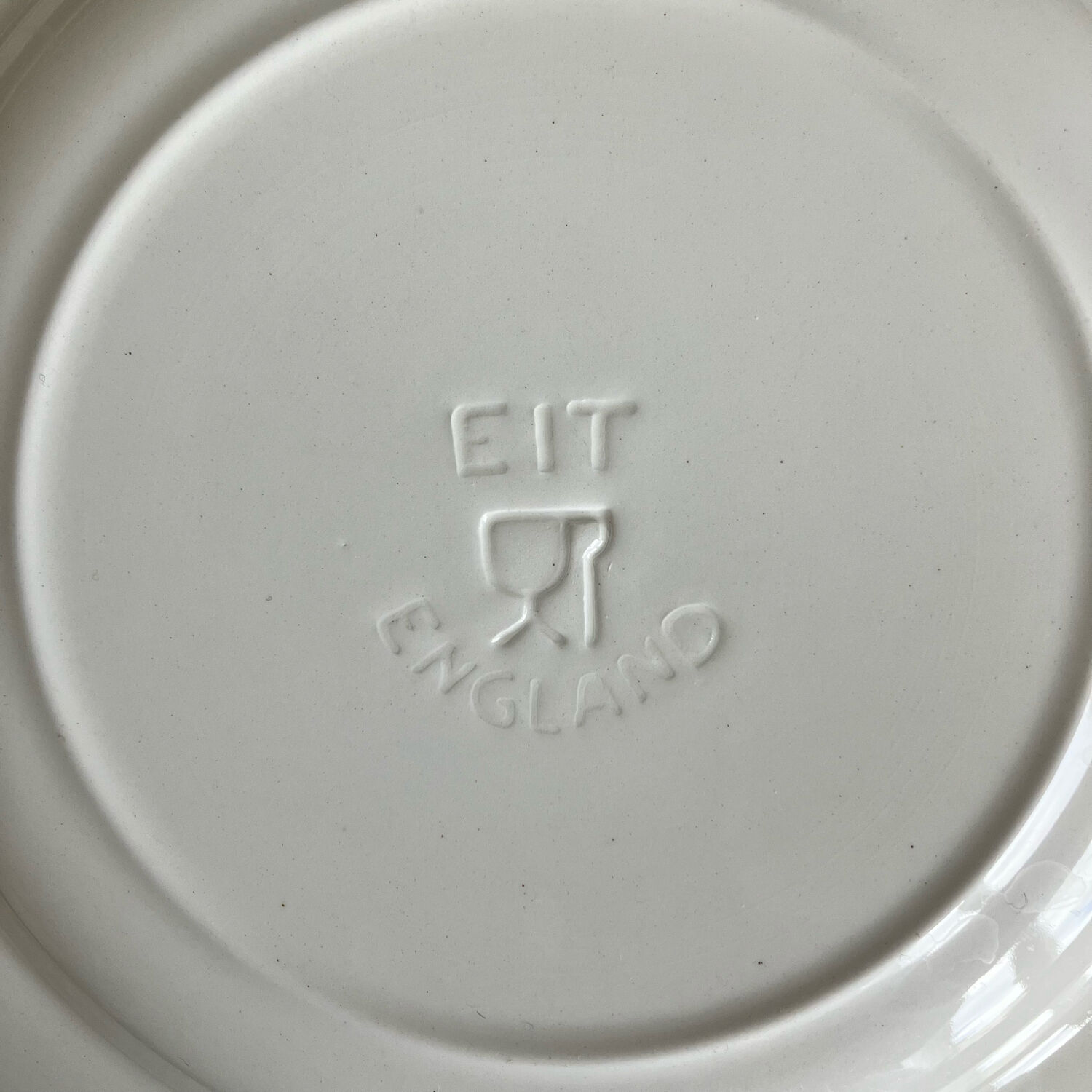 2 EIT English porcelain dessert plates