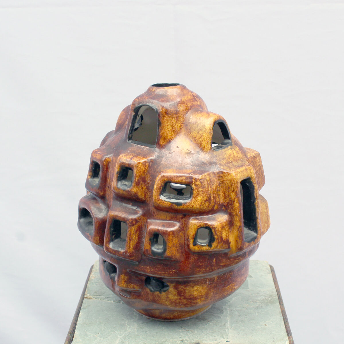 Architectural ceramic lamp