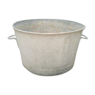 Large zinc basin